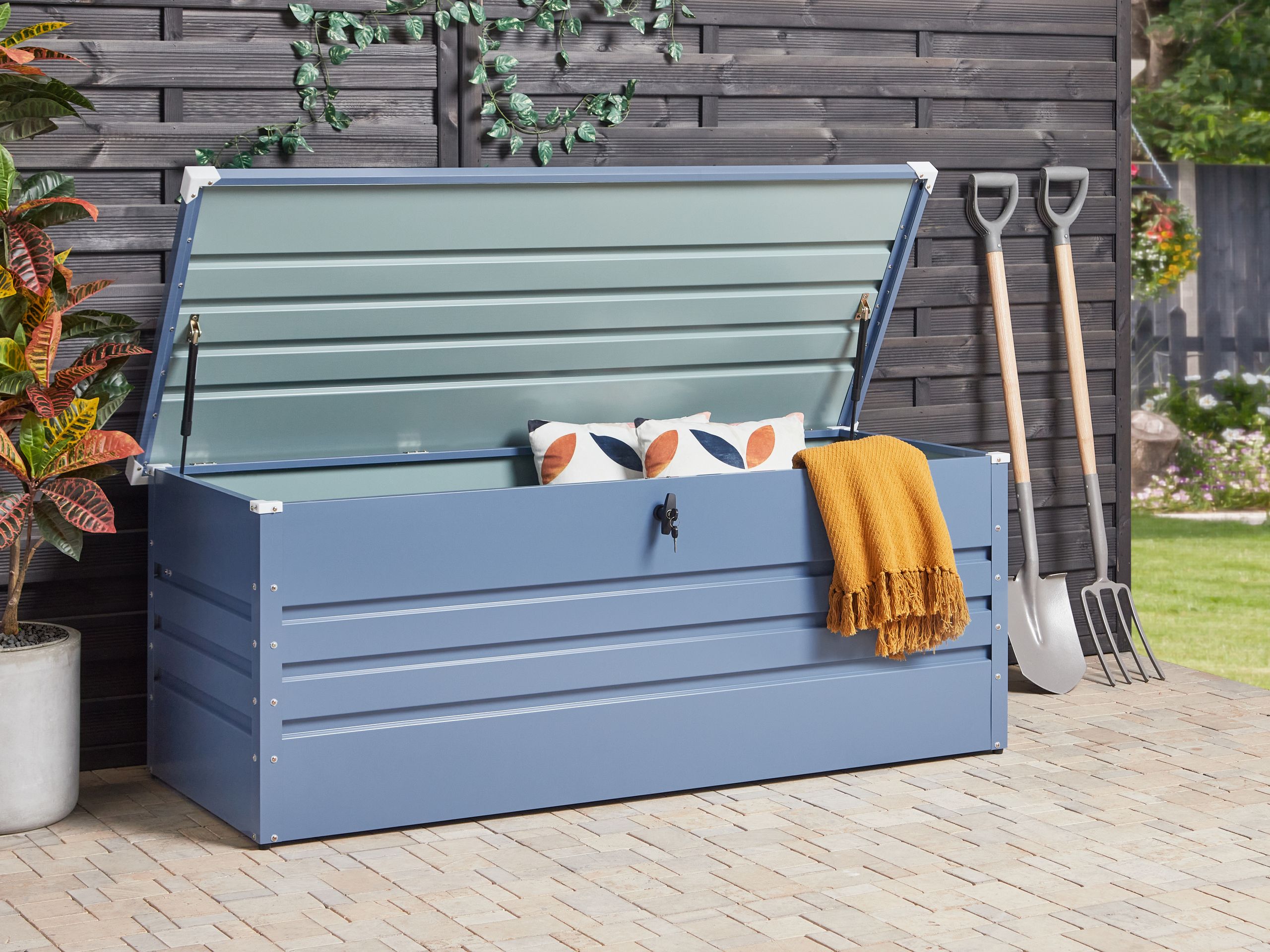 Beliani - CEBROSA - Kussenbox - Blauw - 600 l -  Staal