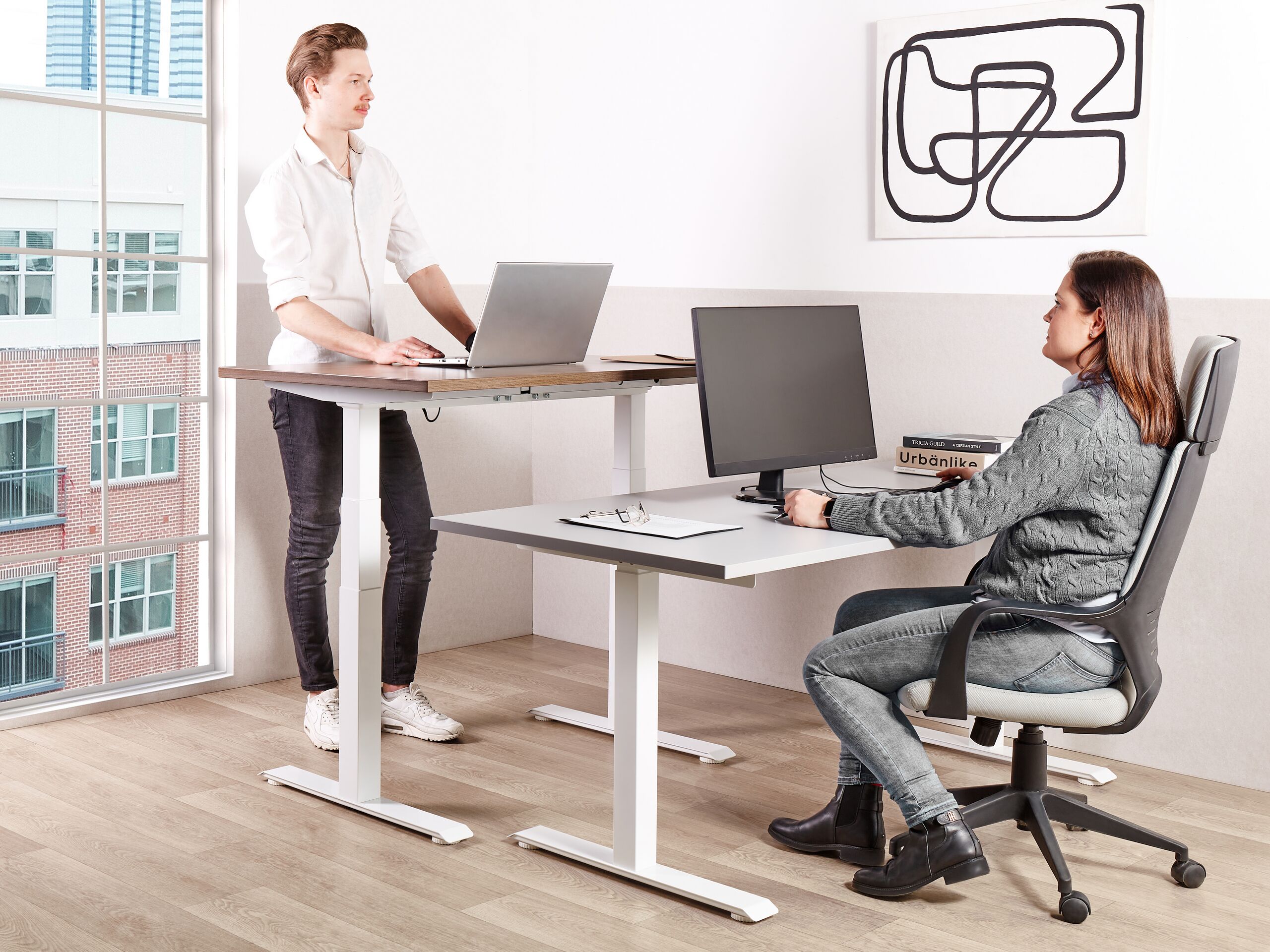 Beliani-DESTINES-Elektrisch verstelbaar bureau-Grijs|Wit-Spaanplaat