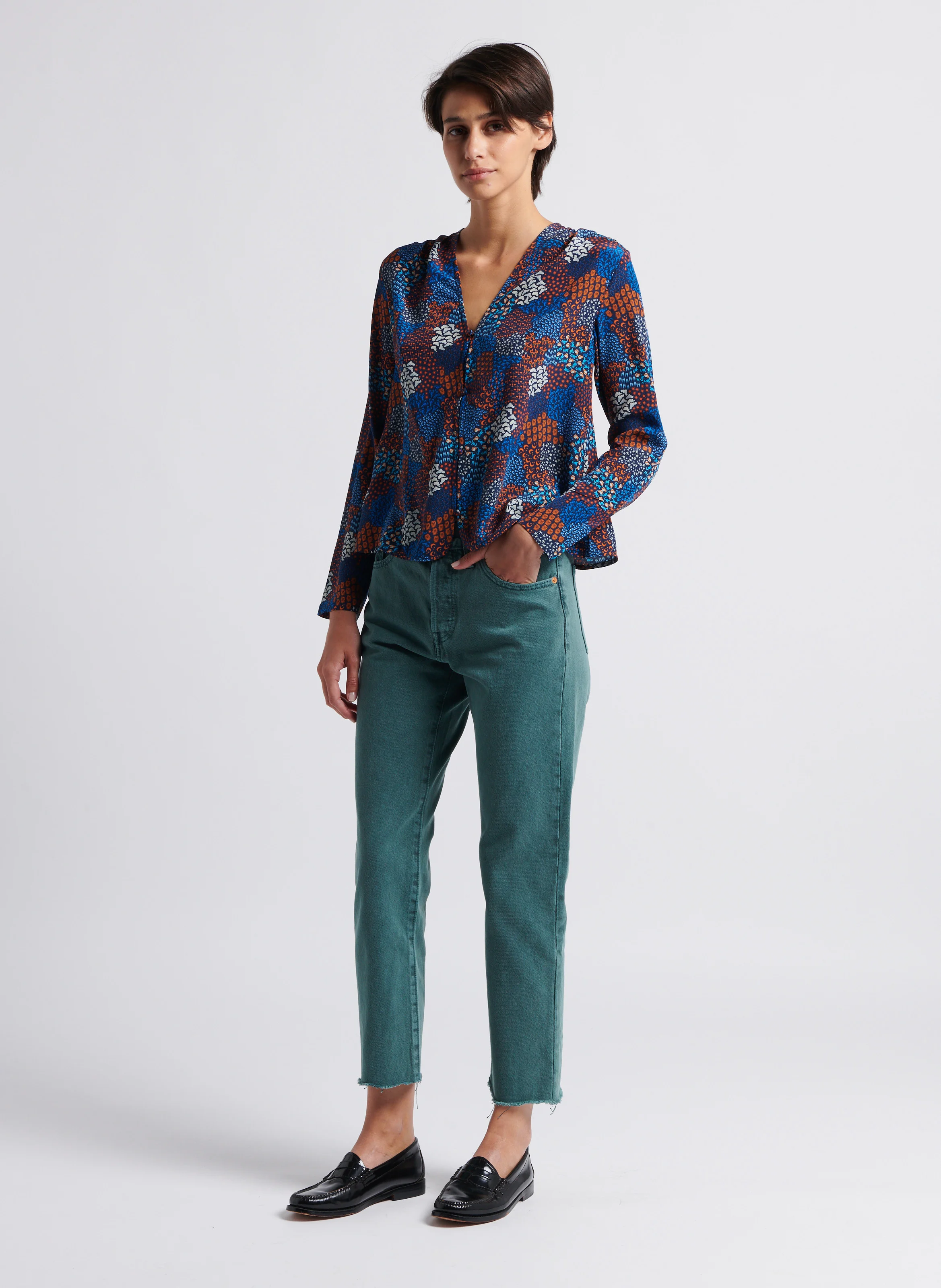 ENVOUTANTE - Blouse col V en soie | Bleu