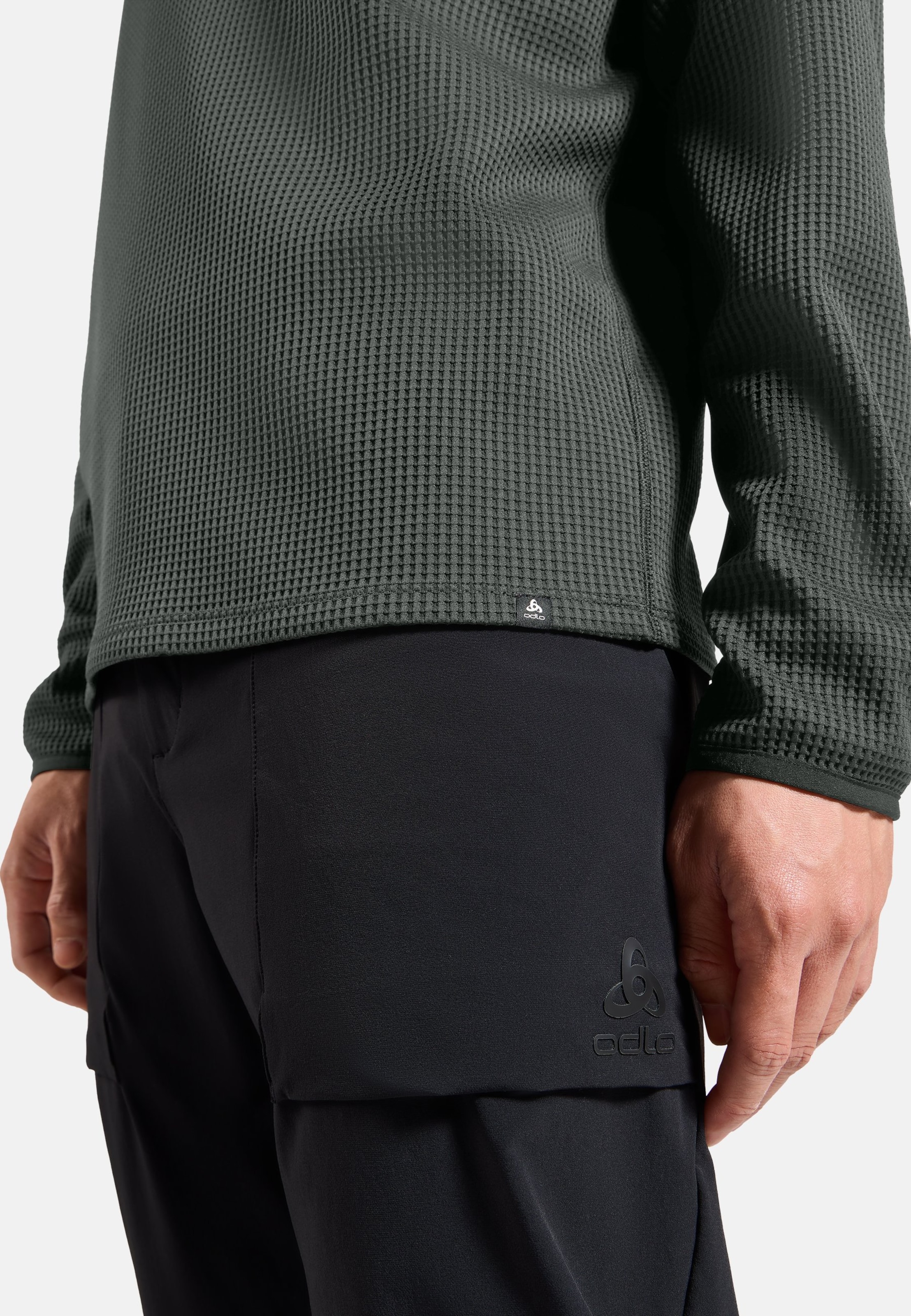 Cubic Multisport Mid Layer mit Kapuze in urban chic