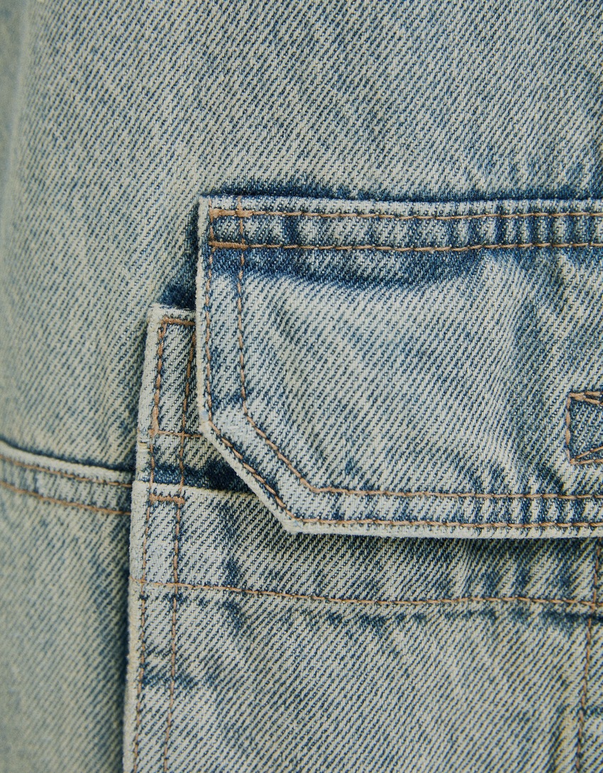 calça cargo estilo skater com efeito desbotado