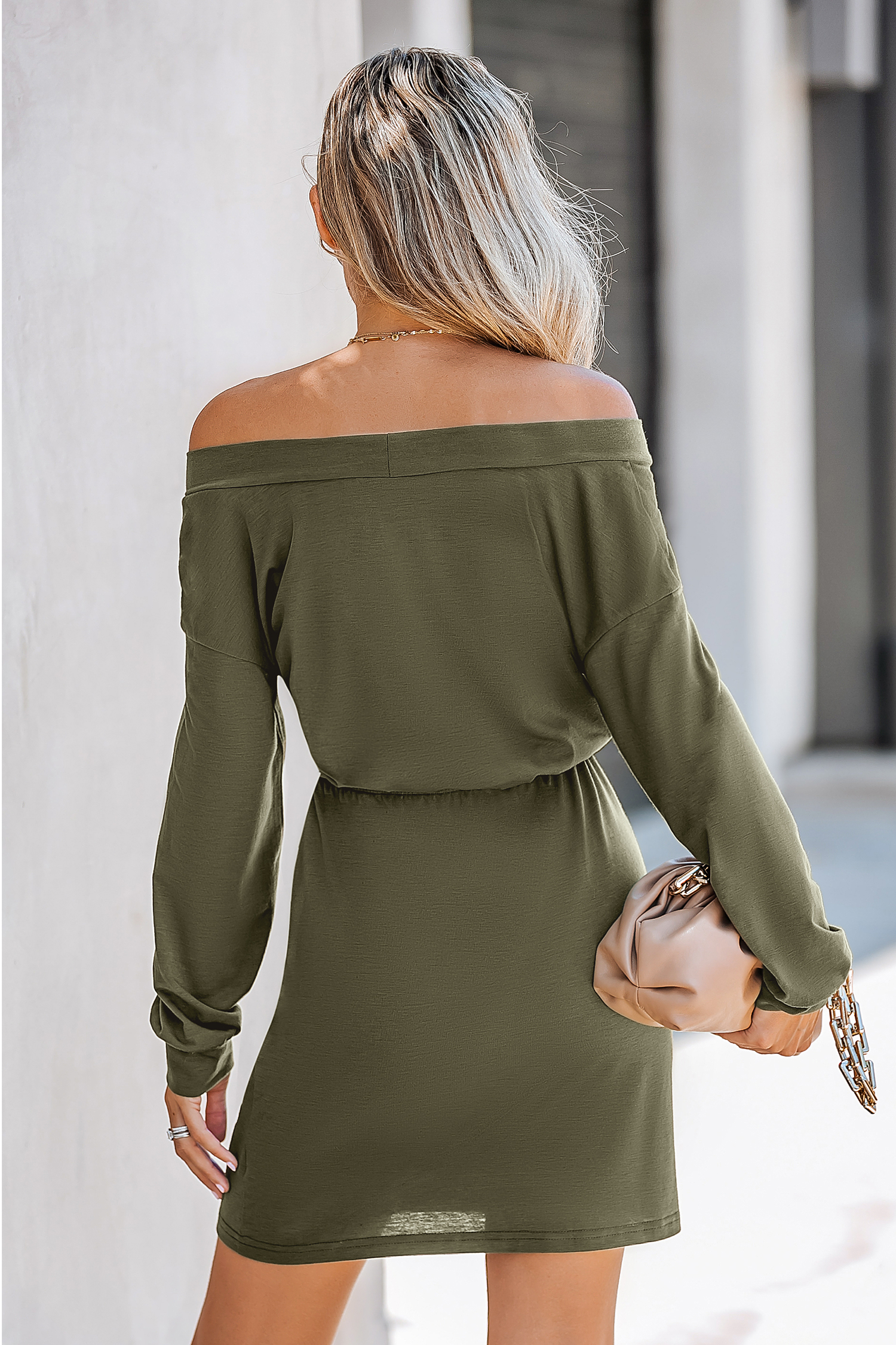 Robe mini à épaules dénudées olive