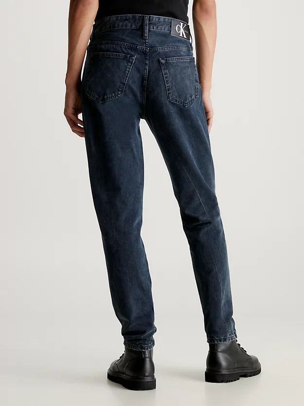 Calça jeans afunilada