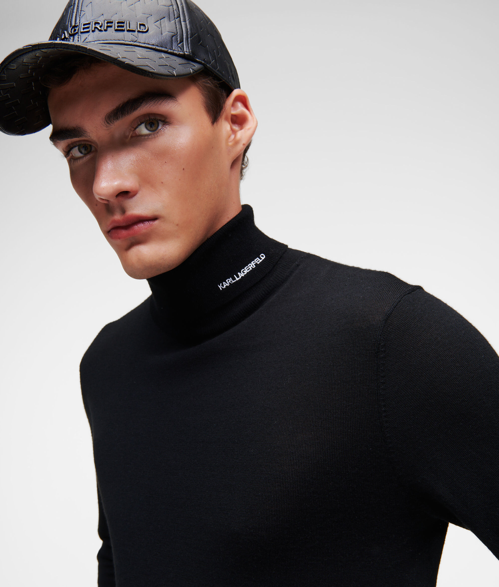 PULL COL ROULÉ LÉGER EN LAINE MÉRINOS
