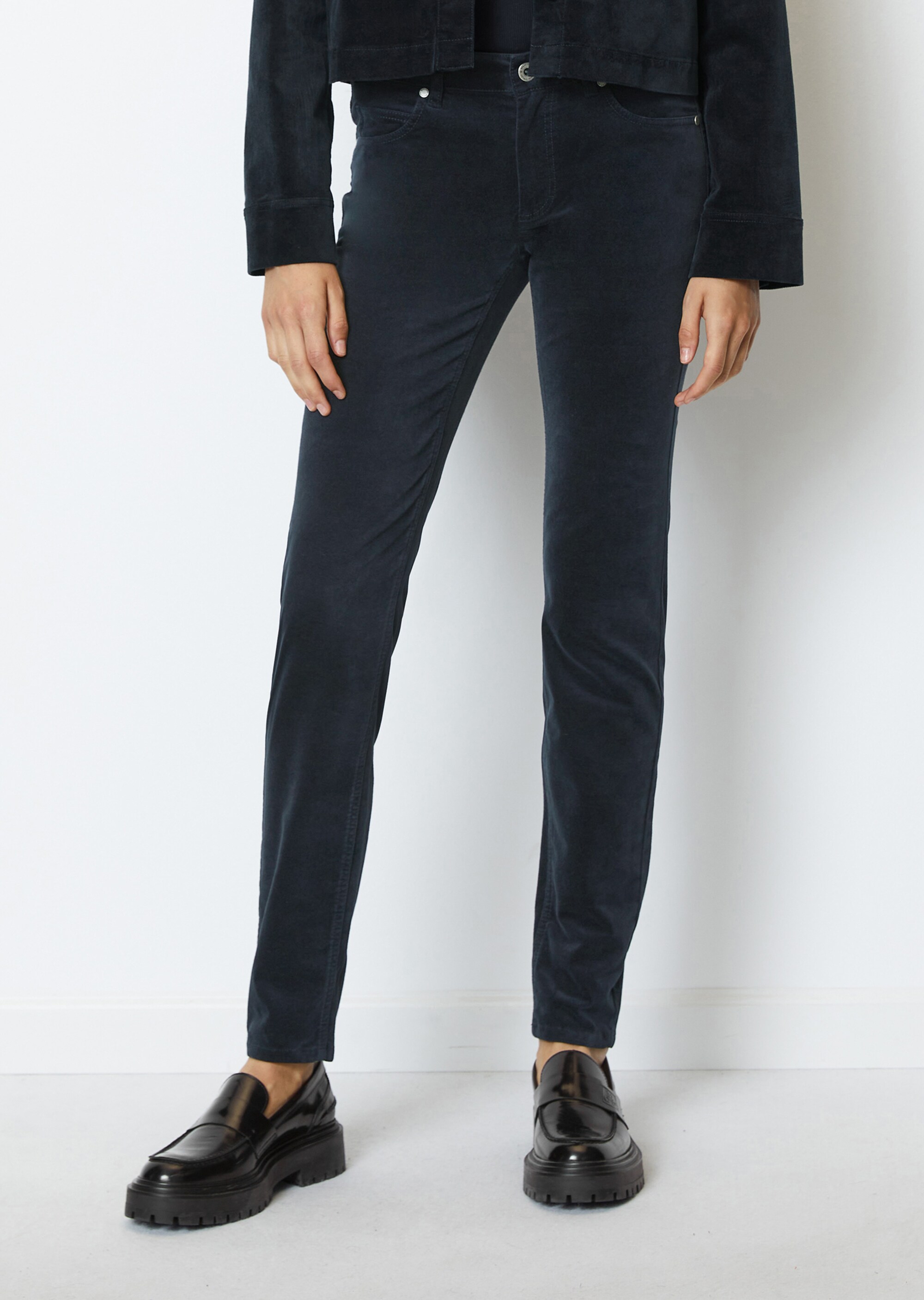 Hose LULEA slim aus stretchigem Samt