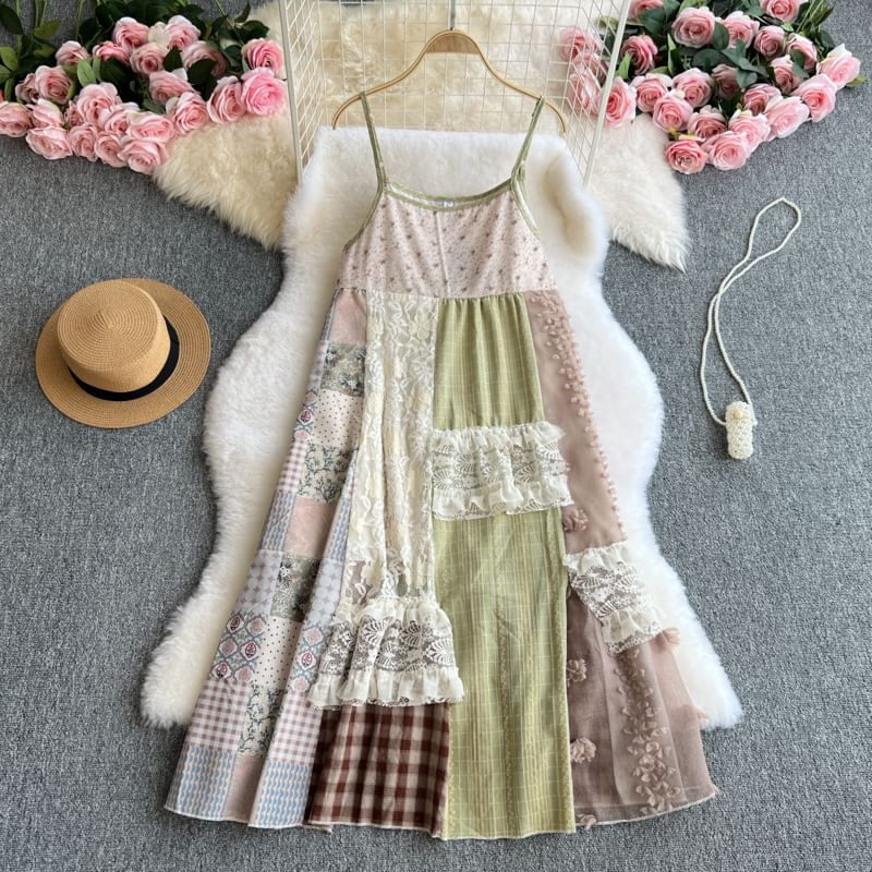 Moanum - Mini A-lijn jurk met spaghettibandjes en patchwork