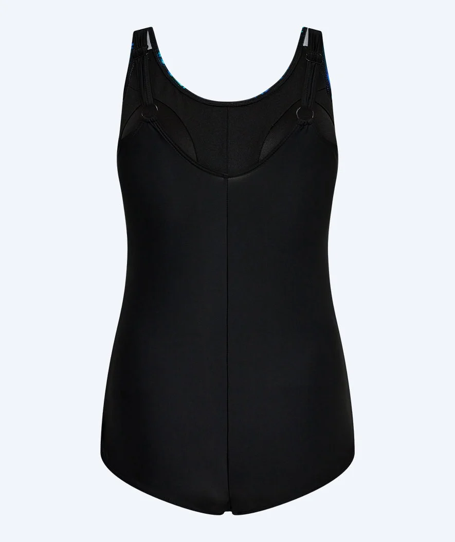 Watery badedragt plus size til damer m. blomster - Vale - Sort/blå