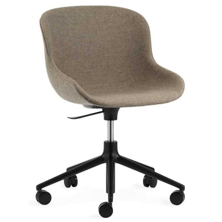 Normann Copenhagen Hyg gestoffeerde bureaustoel zwart onderstel Sand Synergy