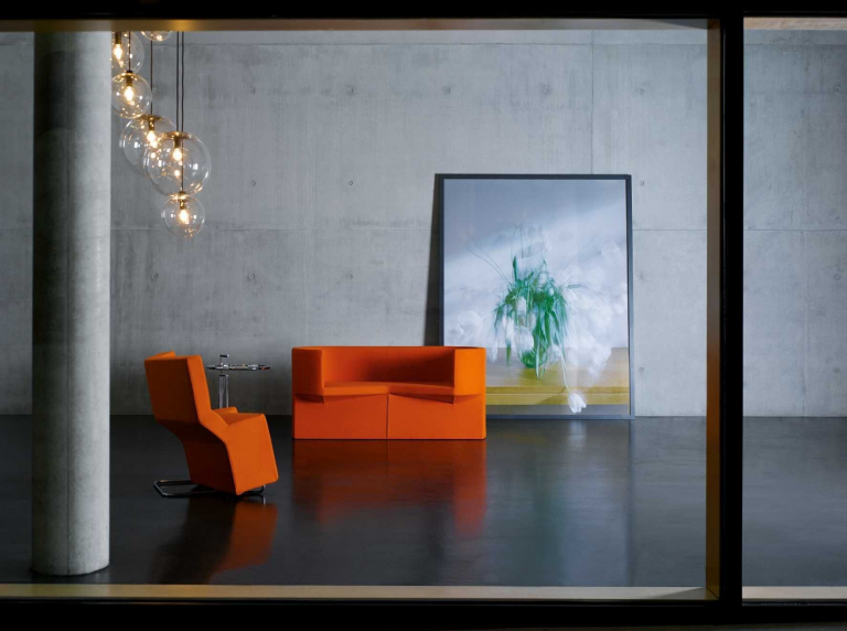 ClassiCon Adjustable Table E 1027 bijzettafel Ø52 helder glas