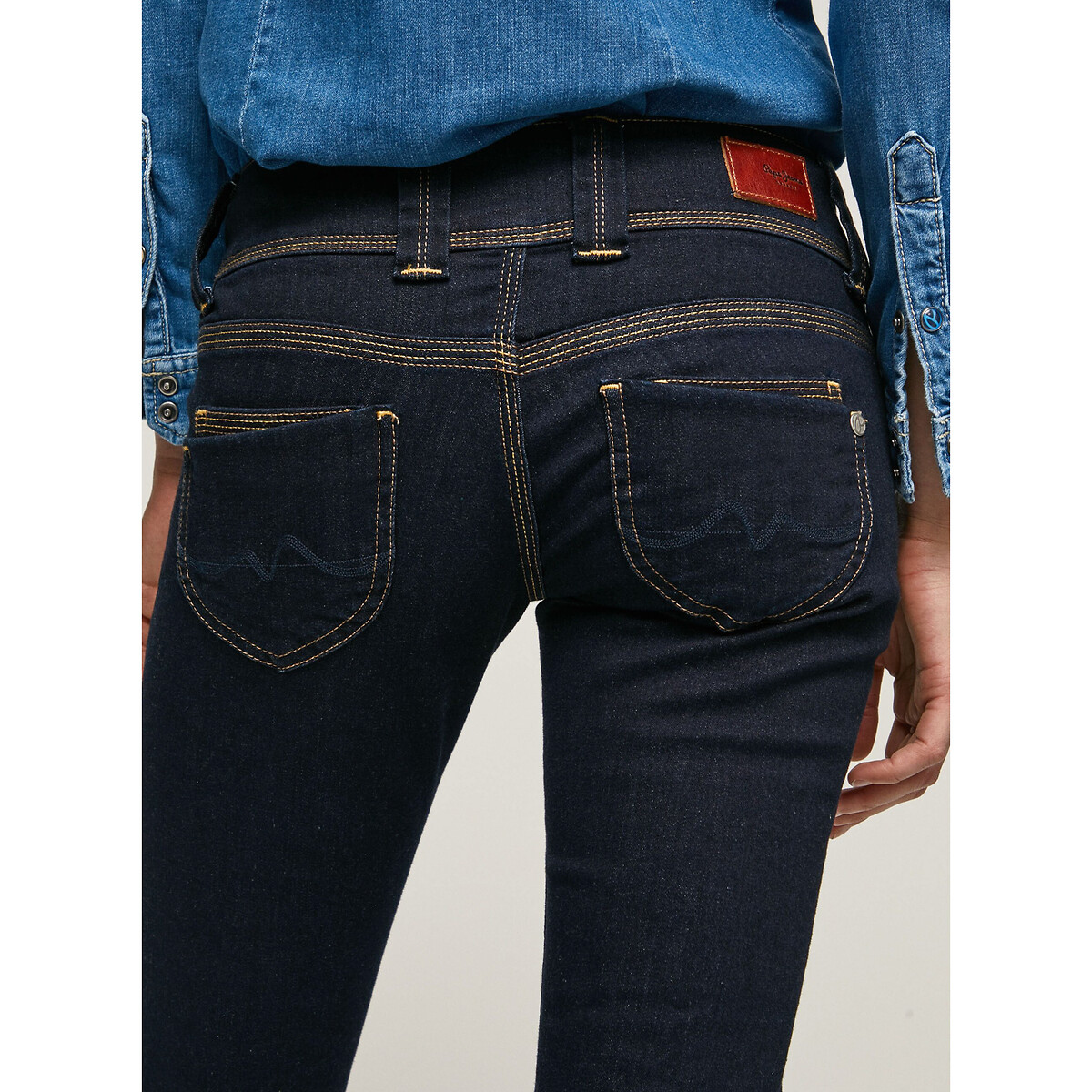 PEPE JEANS<br>VENUS calça jeans de cintura baixa com fechamento duplo por botões