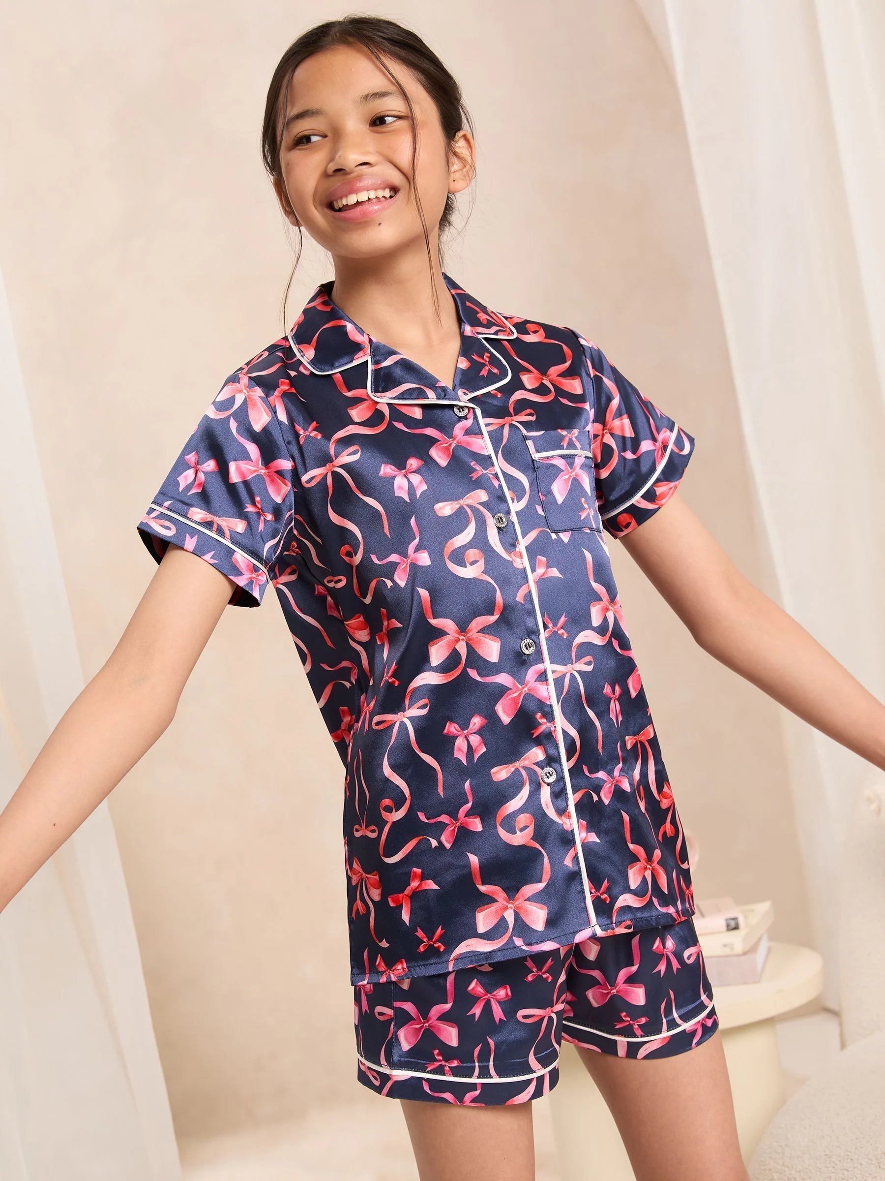 Marineblauw met strikjes - Lipsy satijnen pyjama (5-16jr)