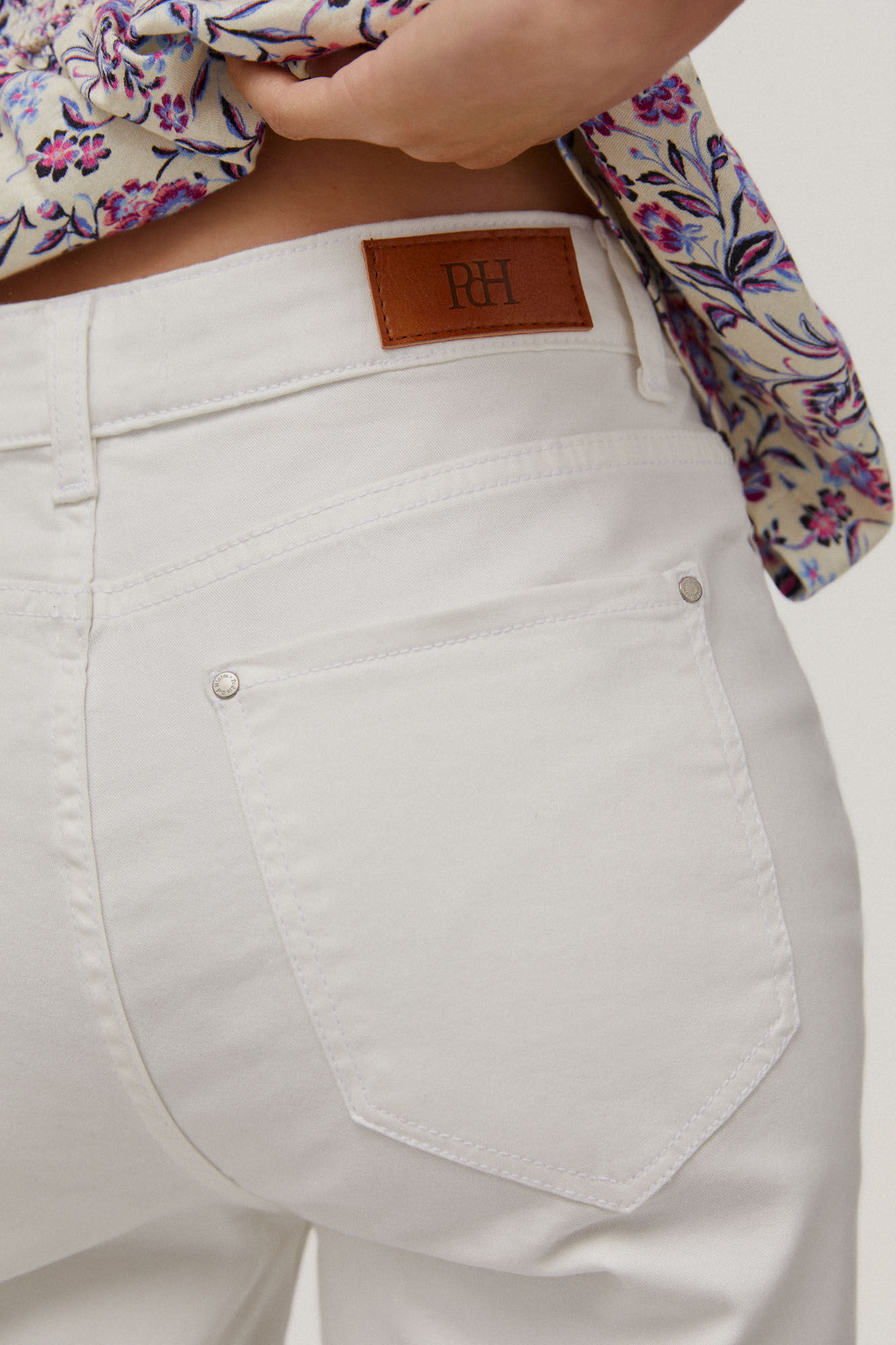 Calça jeans capri reta com 5 bolsos - Raw