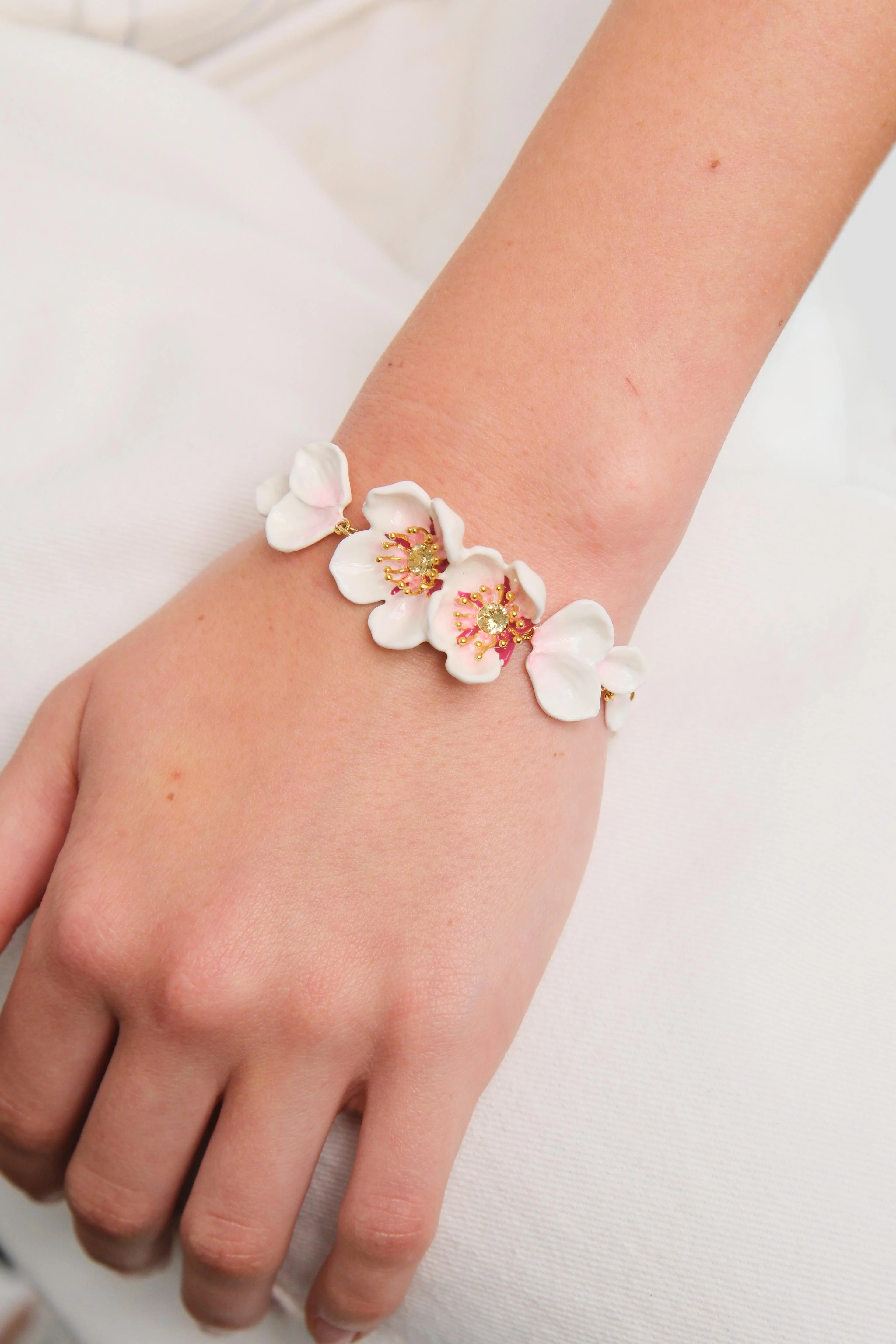 Bracelet fin fleurs s du japon et pétales | Blanc