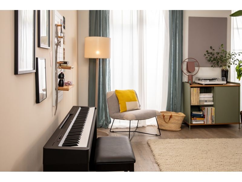 Yamaha E-Piano P-145BT Portables Piano mit 88 Tasten und Bluetooth