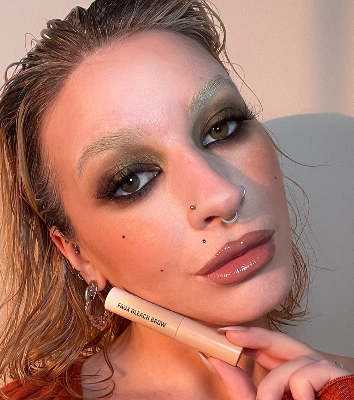 Revolution - Gel para sobrancelhas colorido Faux Bleach Brow