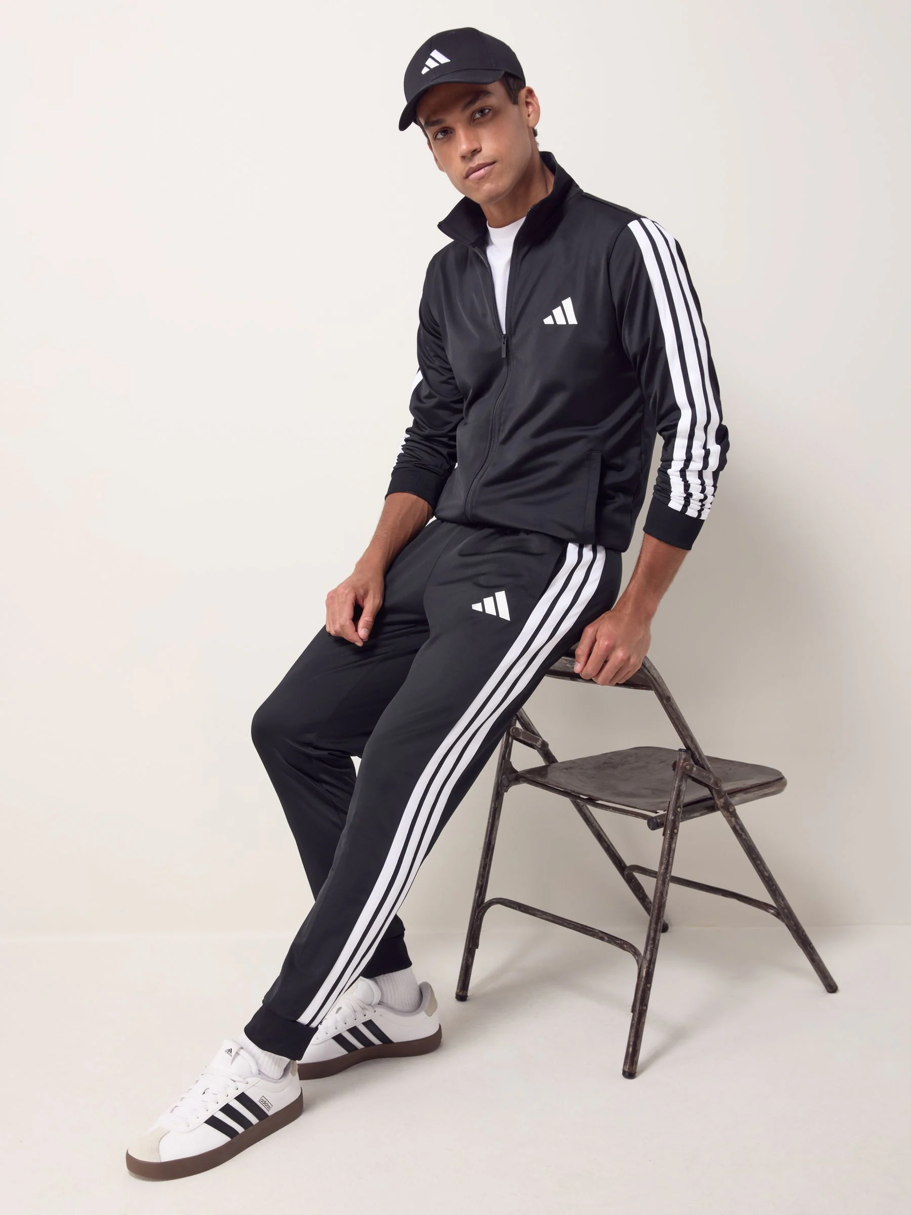 Zwart - adidas Sportswear basic tricot trainingspak met 3 strepen
