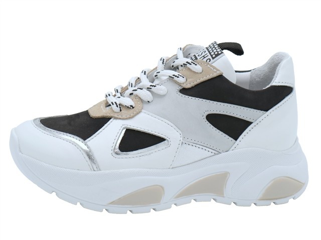 Giga Sneaker