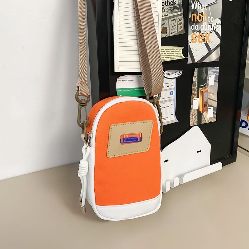 IOU - Nylon crossbodytas met applicaties