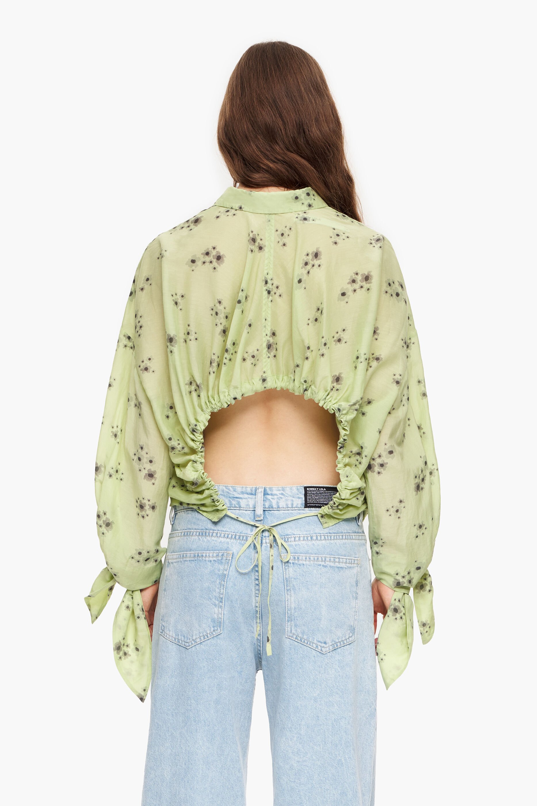 Camiseta com estampa de flores acrílicas verdes