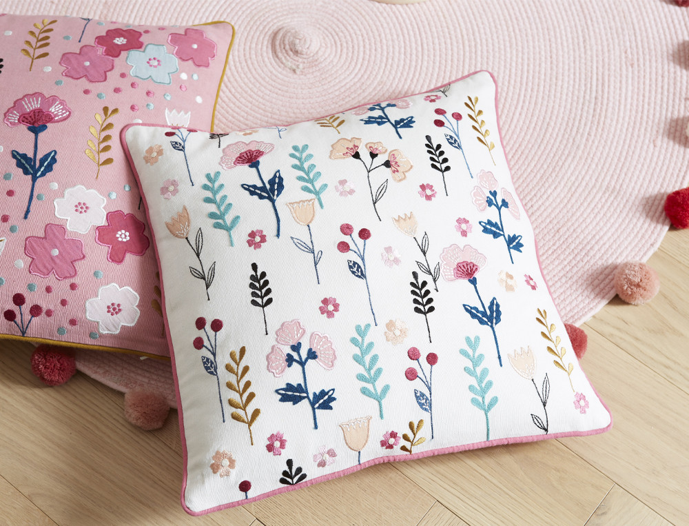 Coussin brodé-Forêt enchantée