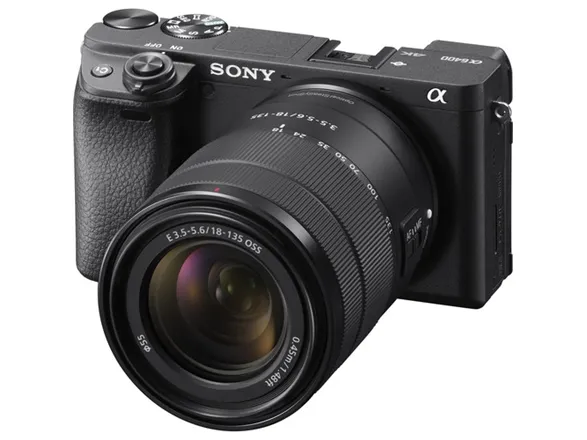 Sony a6400 ILCE-6400M - Digitalkamera - spejlløst - 24.2 MP - APS-C - 4K / 30 fps - 7.5x optisk zoom E 18-135 mm OSS-objektiv - Wi-Fi, NFC, Bluetooth - sort