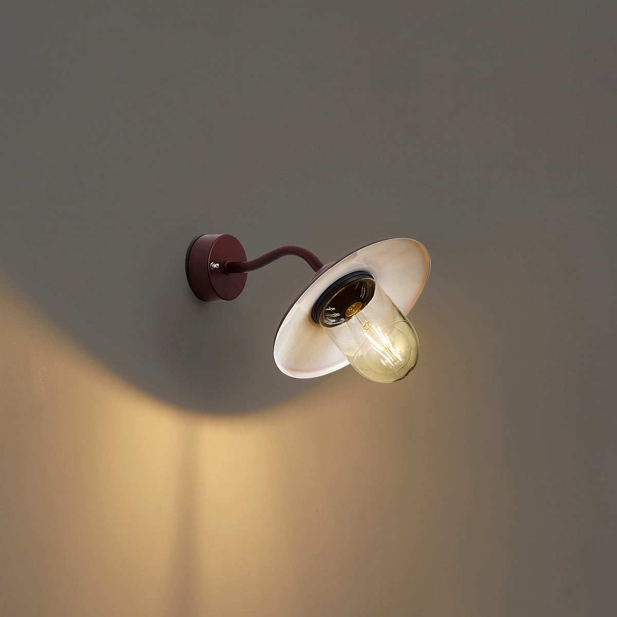 QAZQA Buiten wandlamp donker rood IP44 - Munich