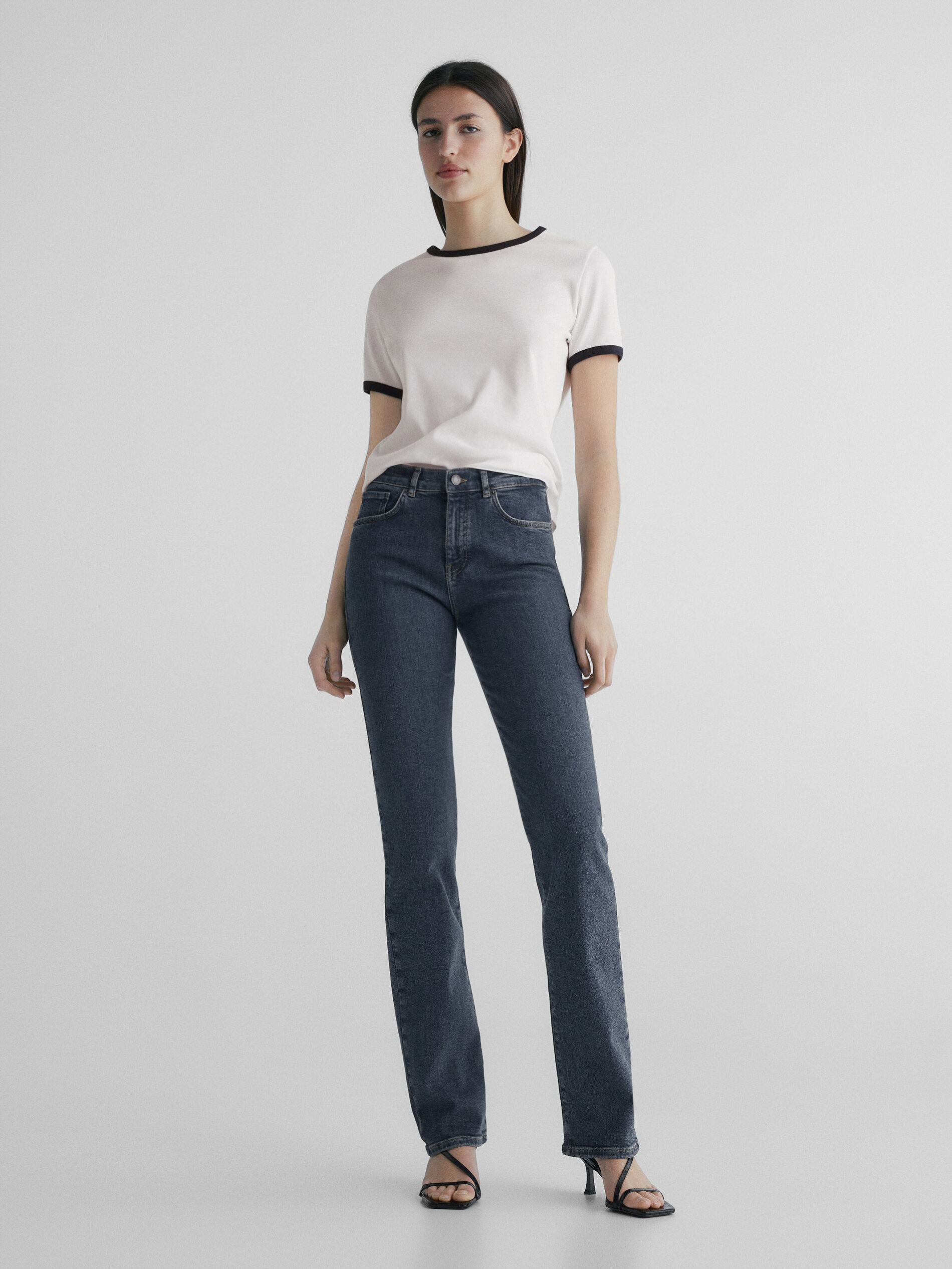 Calça jeans reta de cintura alta com elastano - AZUL MÉDIO