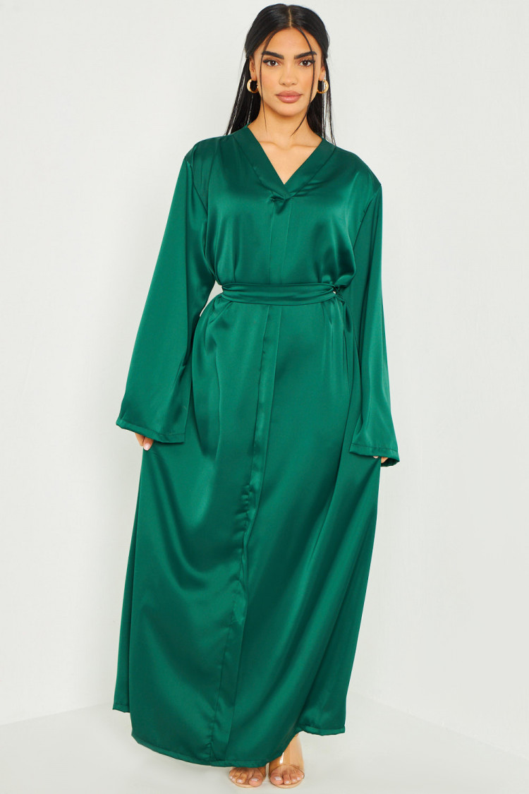 Robe longue satinée ceinturée verte