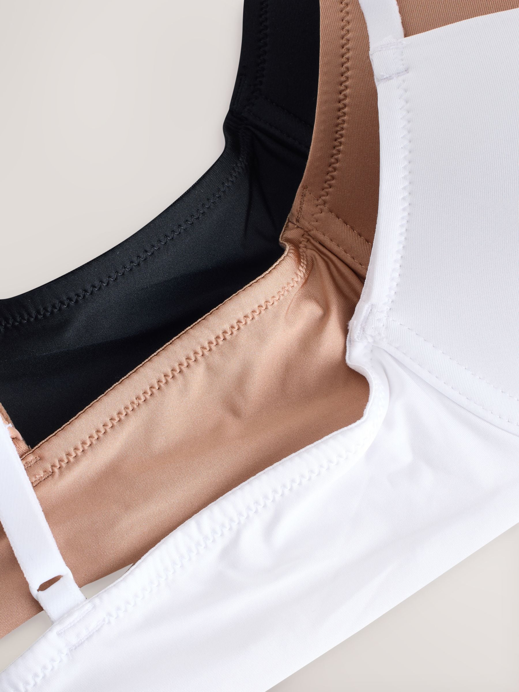 Zwart/wit/nude - A-E Ultimate Comfort Smoothing T-Shirt Bras 3 Pack