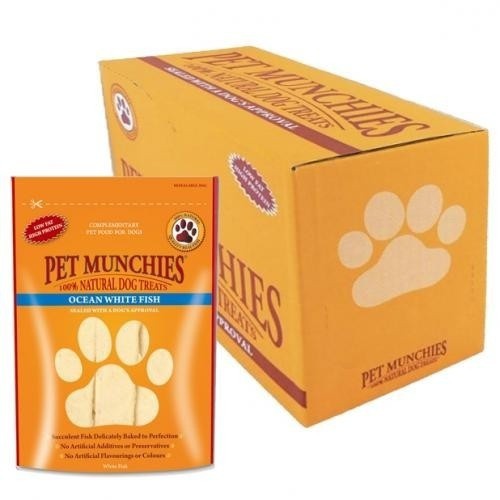 Pacote com 8 biscoitos para cães com sabor de peixe, cortados à mão.