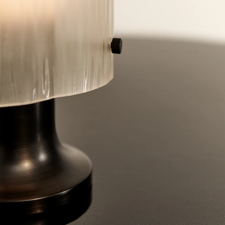 Gubi - Seine Tischleuchte Outdoor, Messing antik / frosted Glas