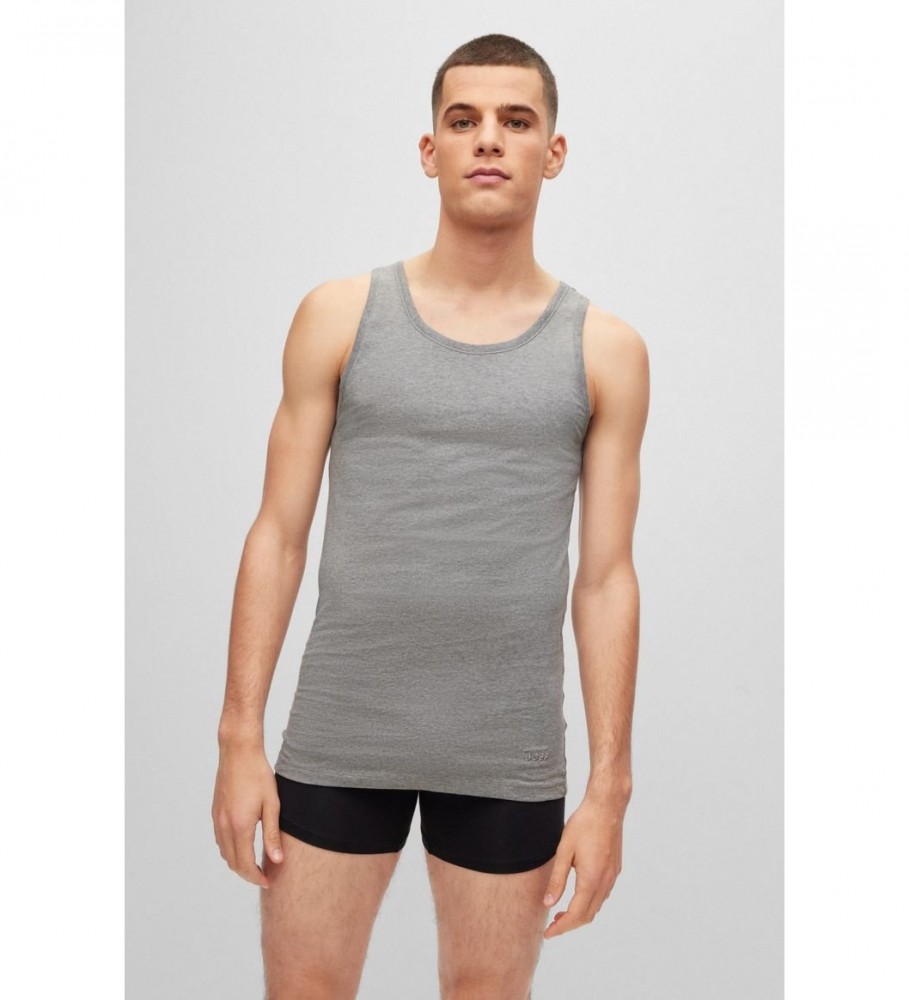 Conjunto de 3 camisetas clássicas BOSS nas cores preta, cinza e branca.