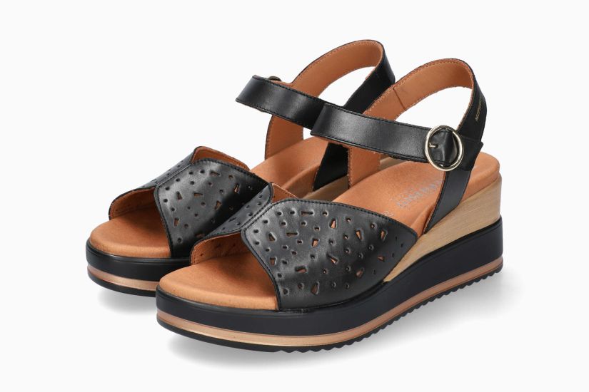 SERAFIA SCHWARZ