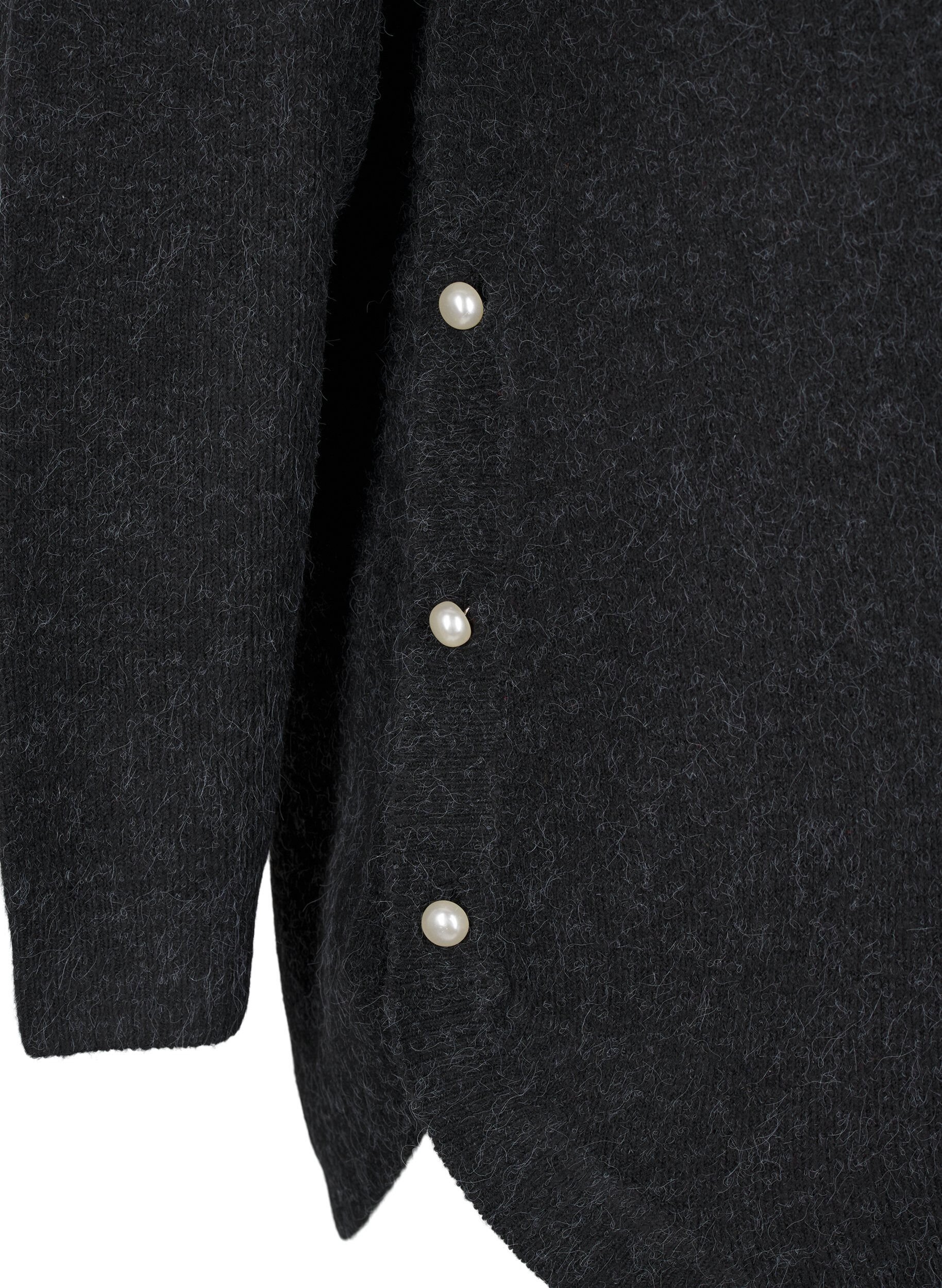 Strikbluse med perledetaljer