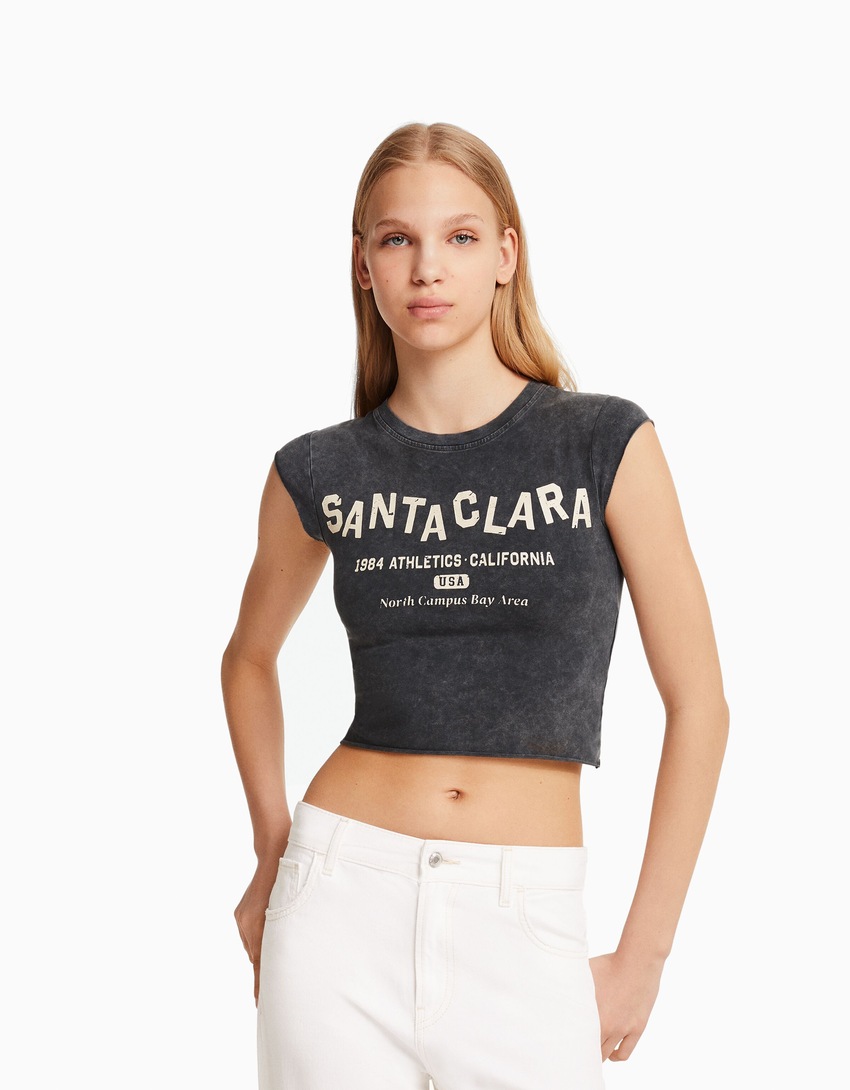 Camiseta cropped de manga curta com estampa