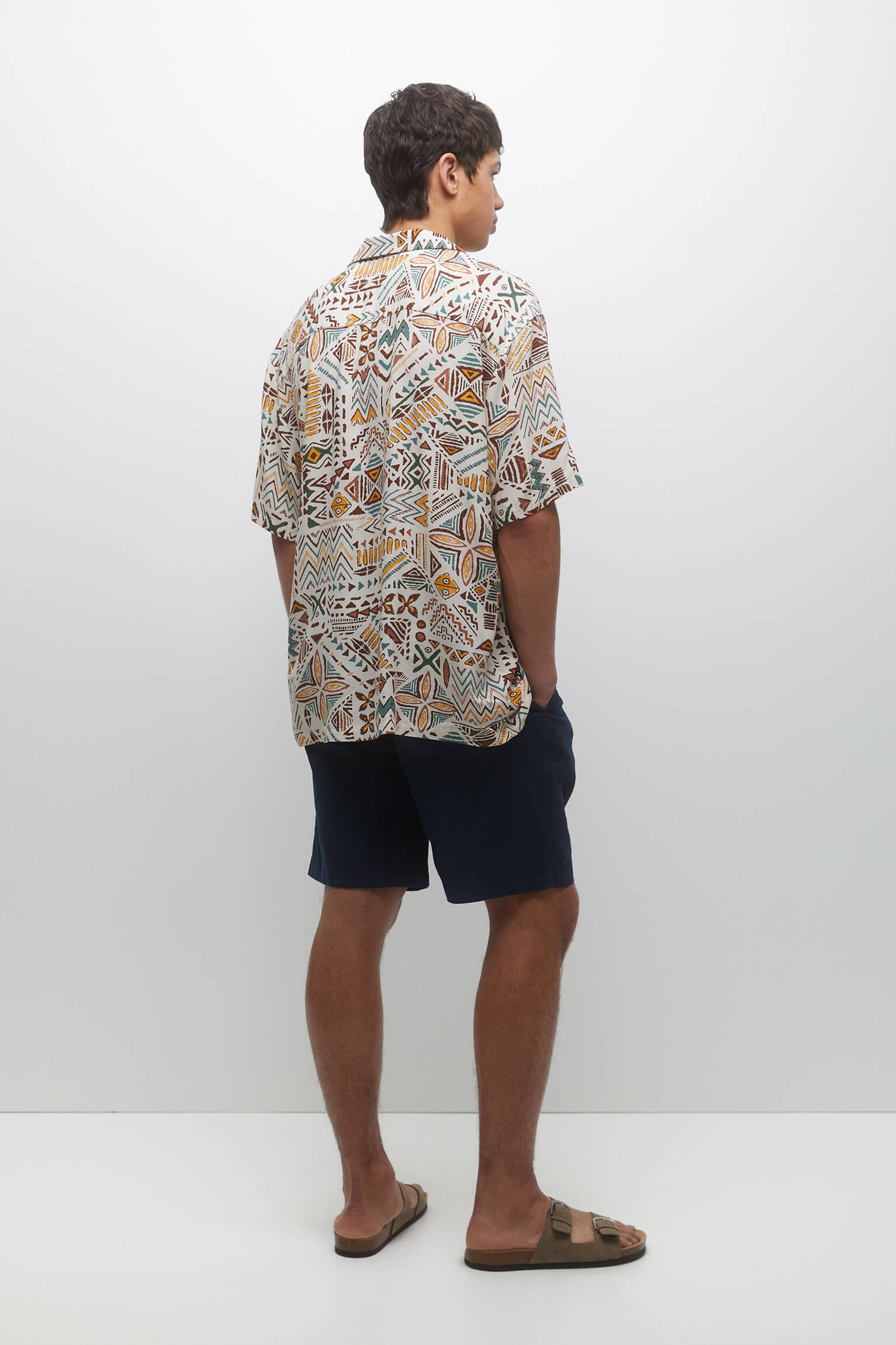CAMISA ESTAMPADA DE MANGA CURTA - BRANCA SUJA