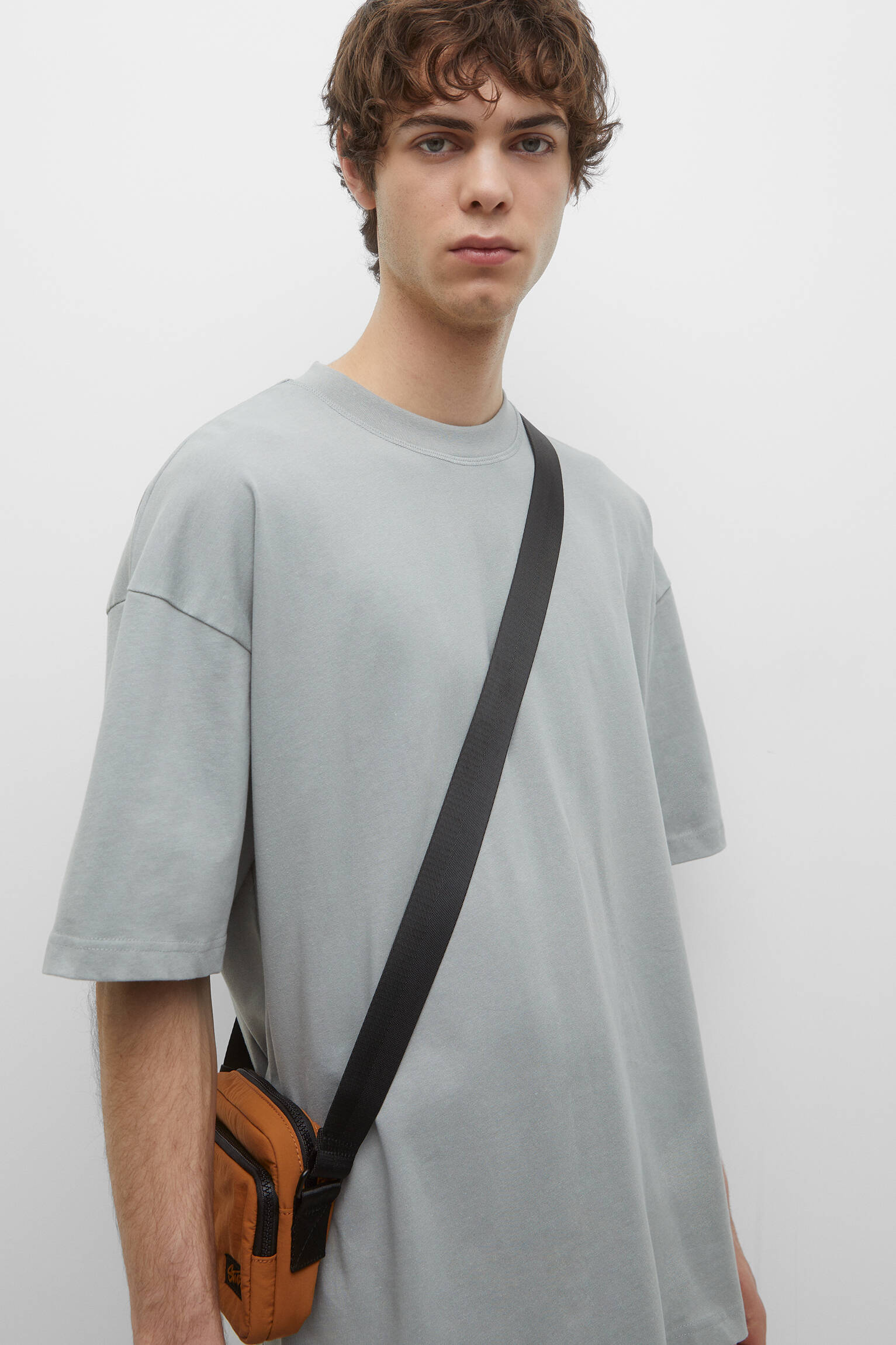 CAMISETA OVERSIZED DE MANGA CURTA - CINZA AZUL