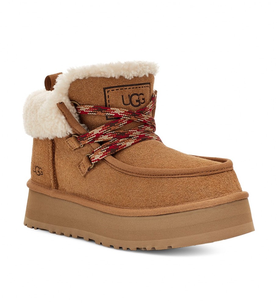 Botas de cano curto UGG W Funkarra Cabin Cuff em couro marrom