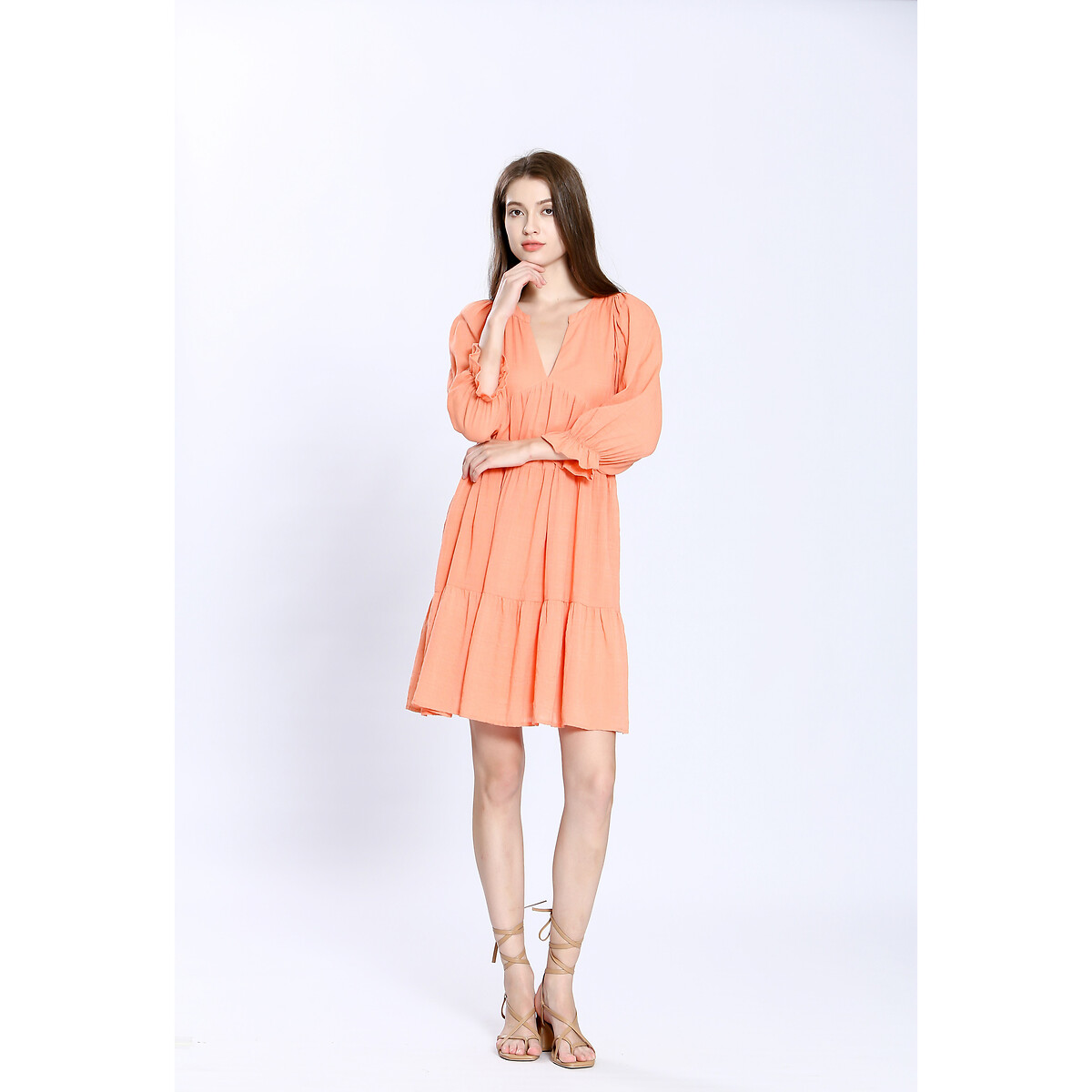 ATÉ BREVE<br>Vestido com decote em V e babados