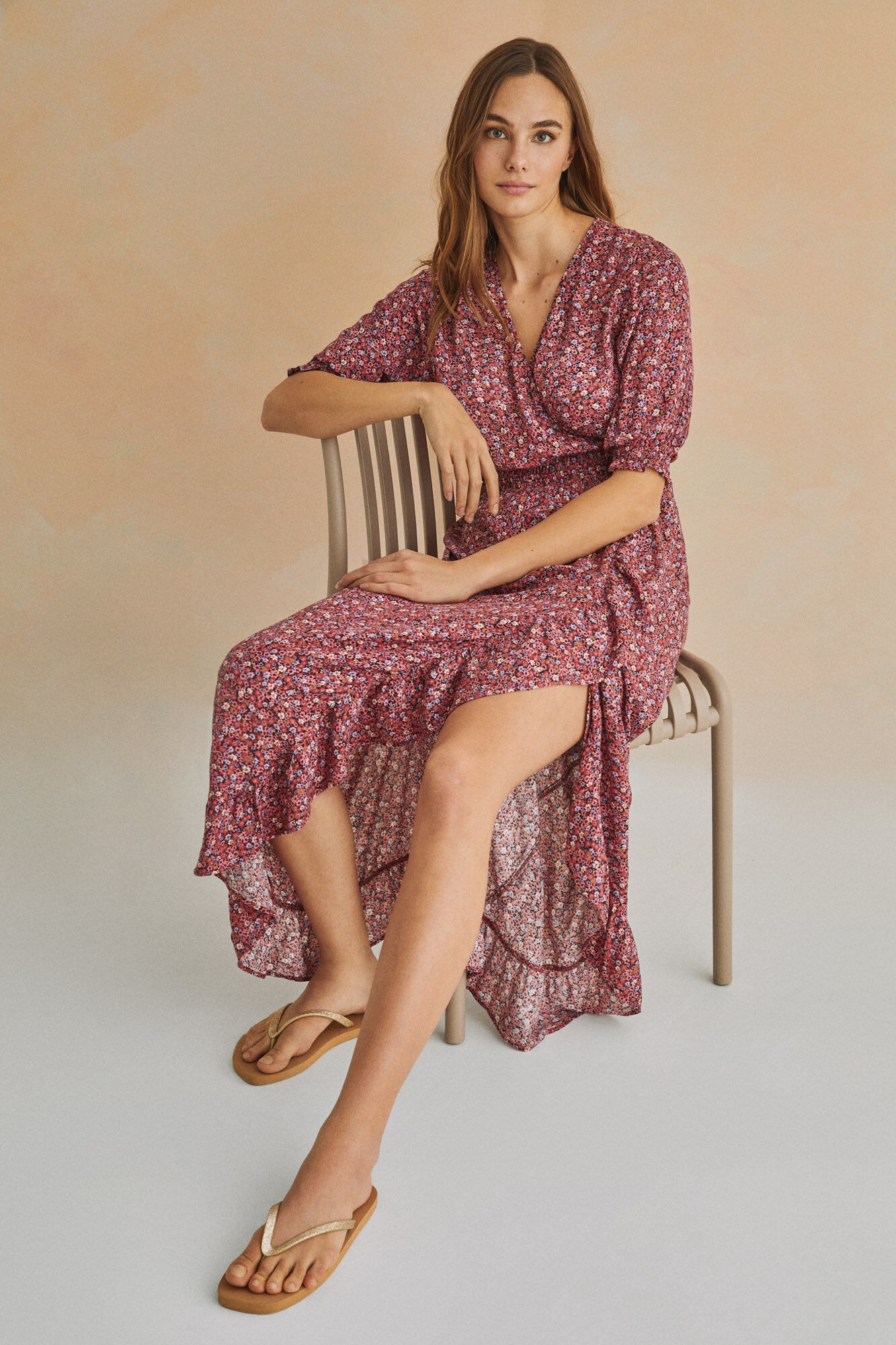 Vestido midi rosa com babados e estampa - estampa