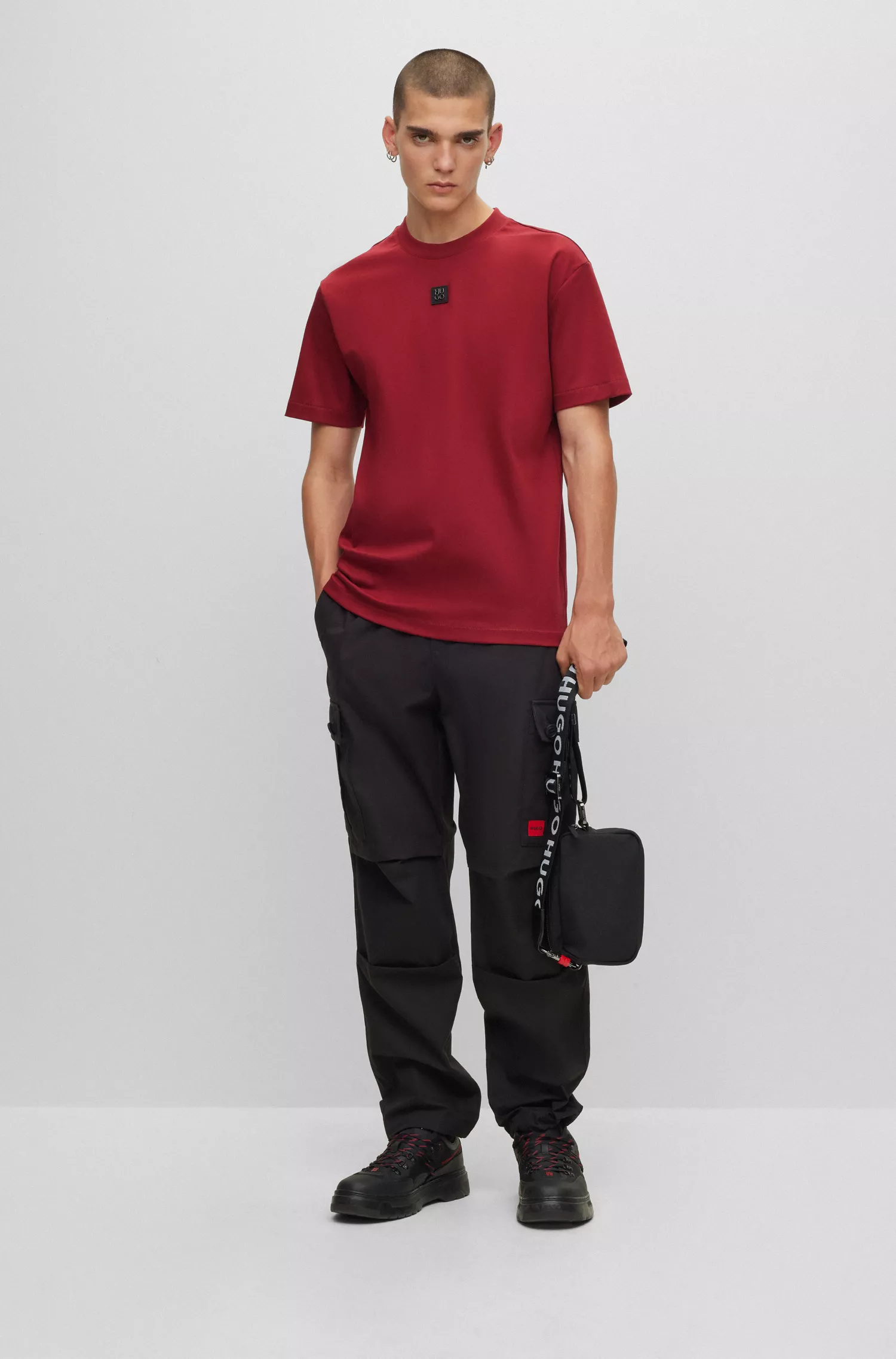 Camiseta HUGO vermelha em algodão interlock com logotipo empilhado
