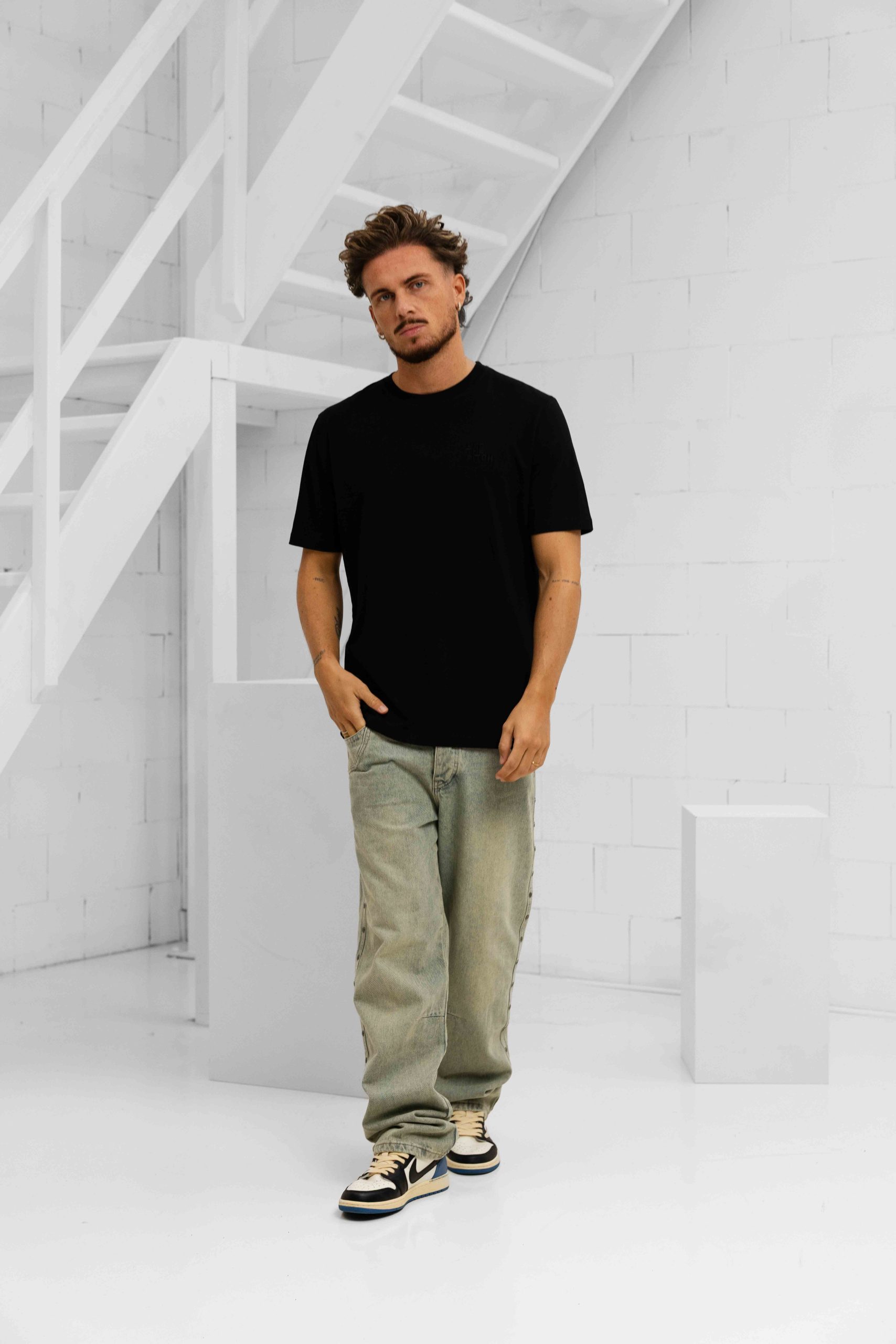 Off The Pitch Smoke Regular Fit T-Shirt Heren Zwart