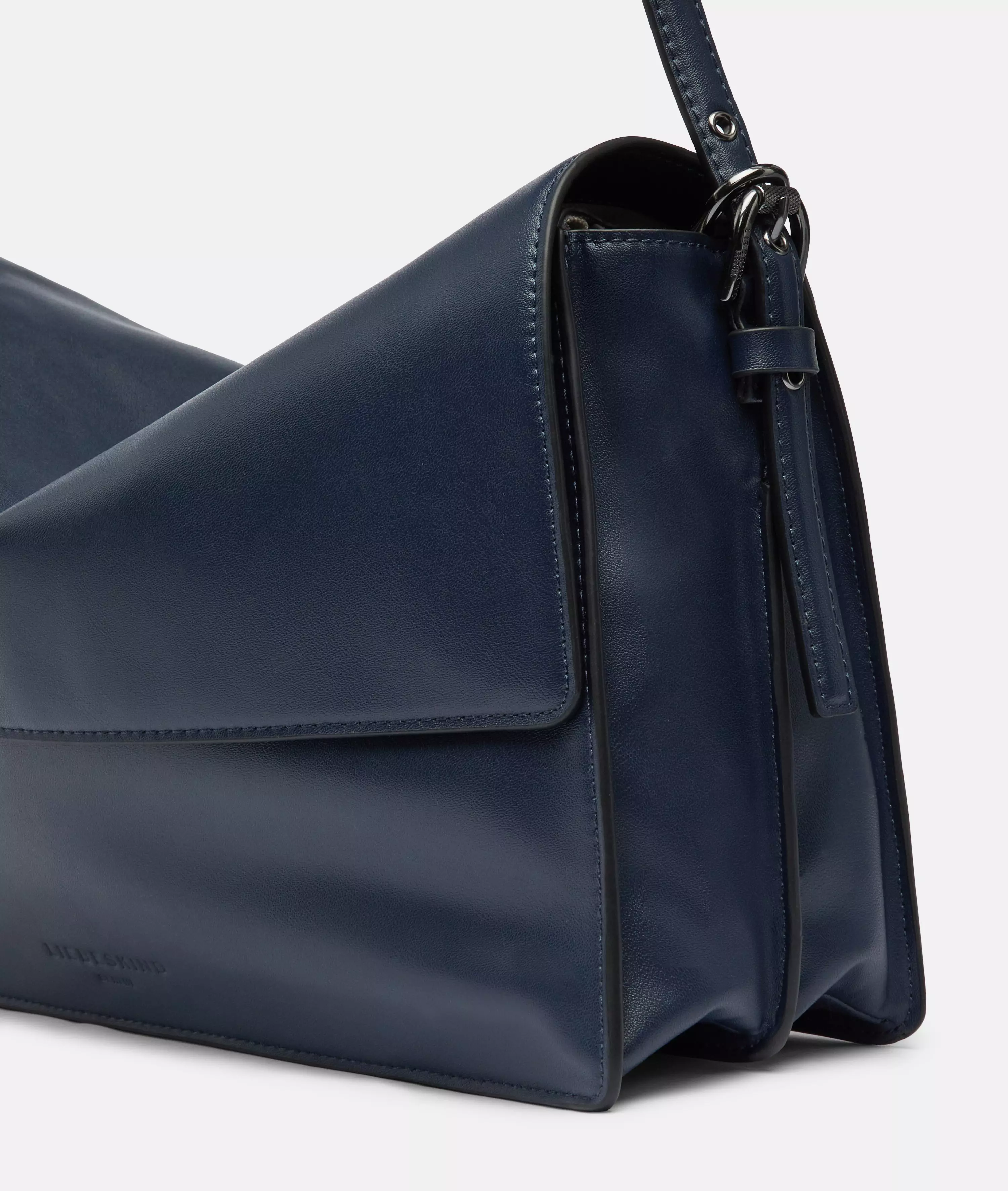 Audrey Crossbody M Spacious shoulder bag in smooth leather look