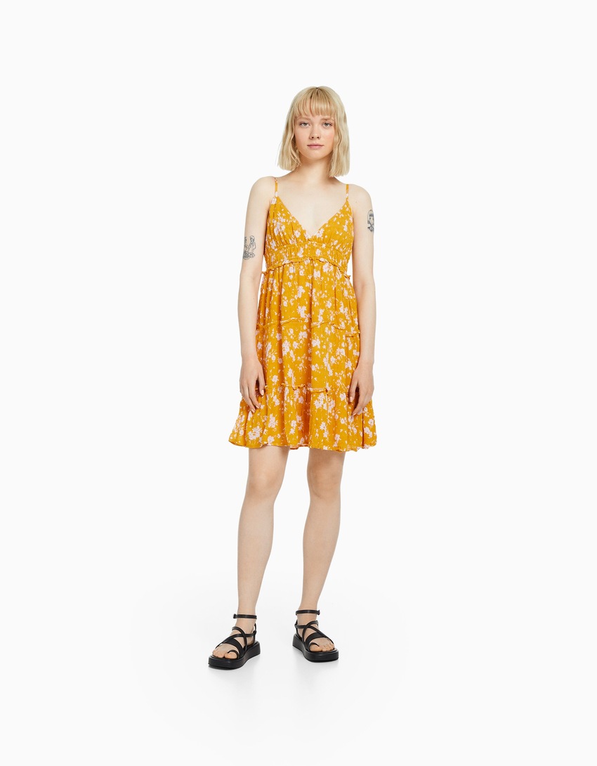 Mini vestido com alças franzidas