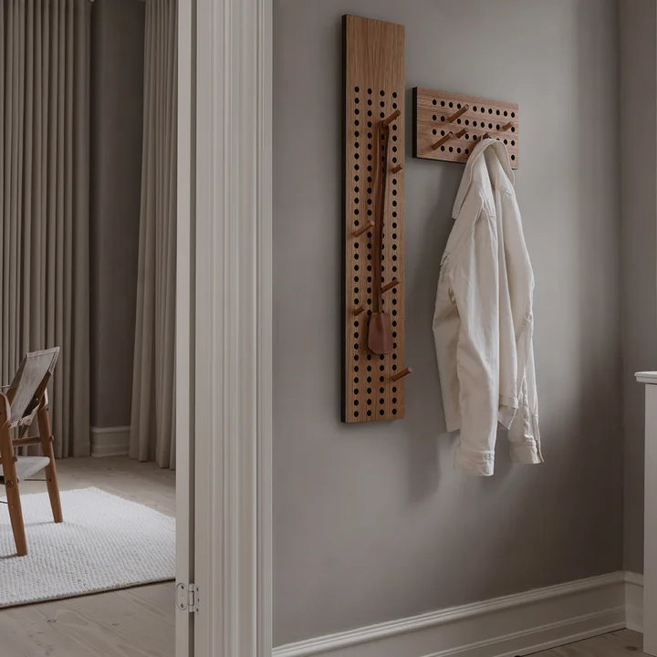 We Do Wood - Scoreboard Garderobe klein, vertikal, Eiche natur