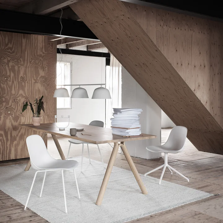 Muuto - Ambit Rail Pendelleuchte, dusty green