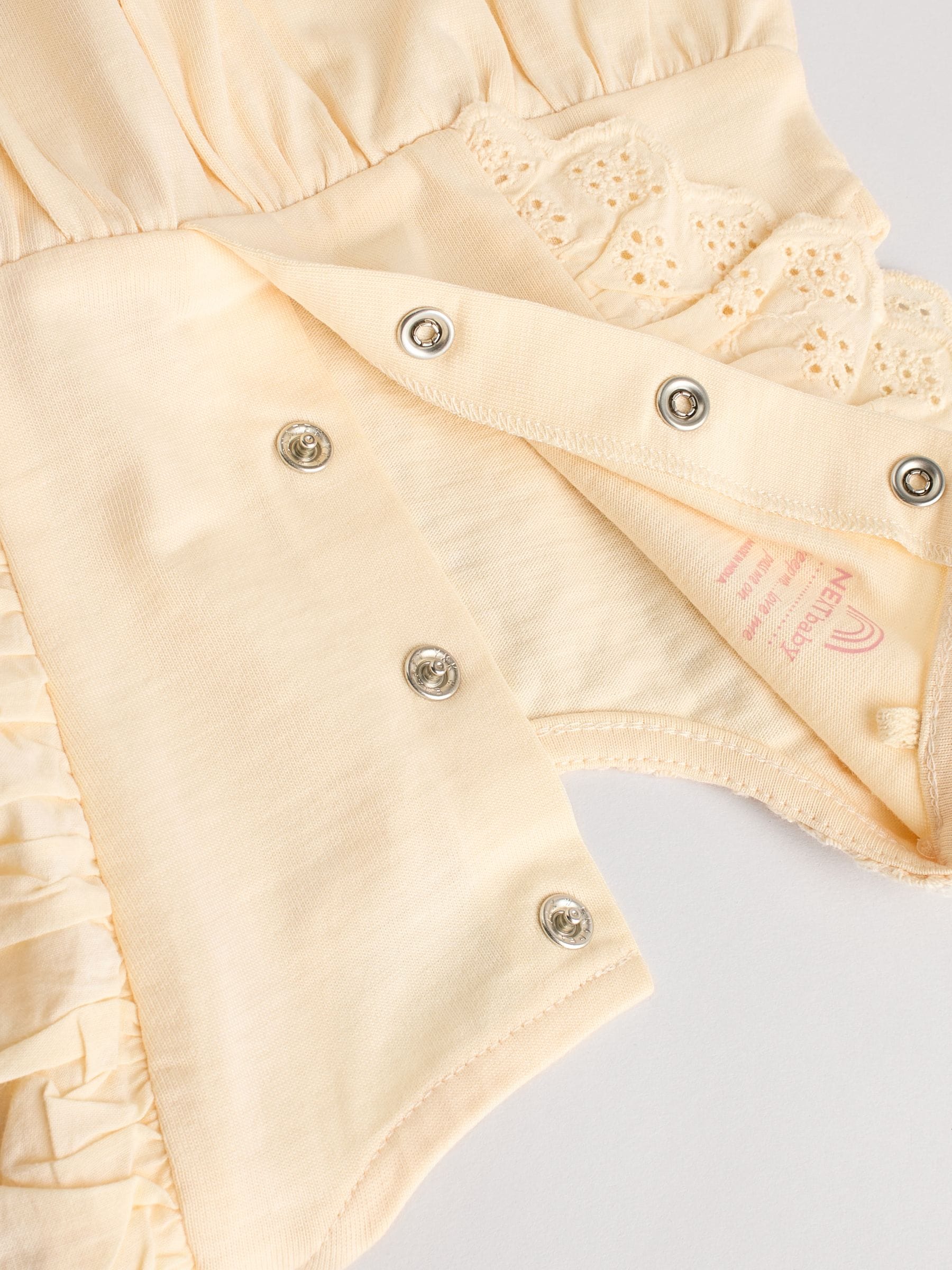 Ton-sur-ton roze - Broderie 3 Babyrompers