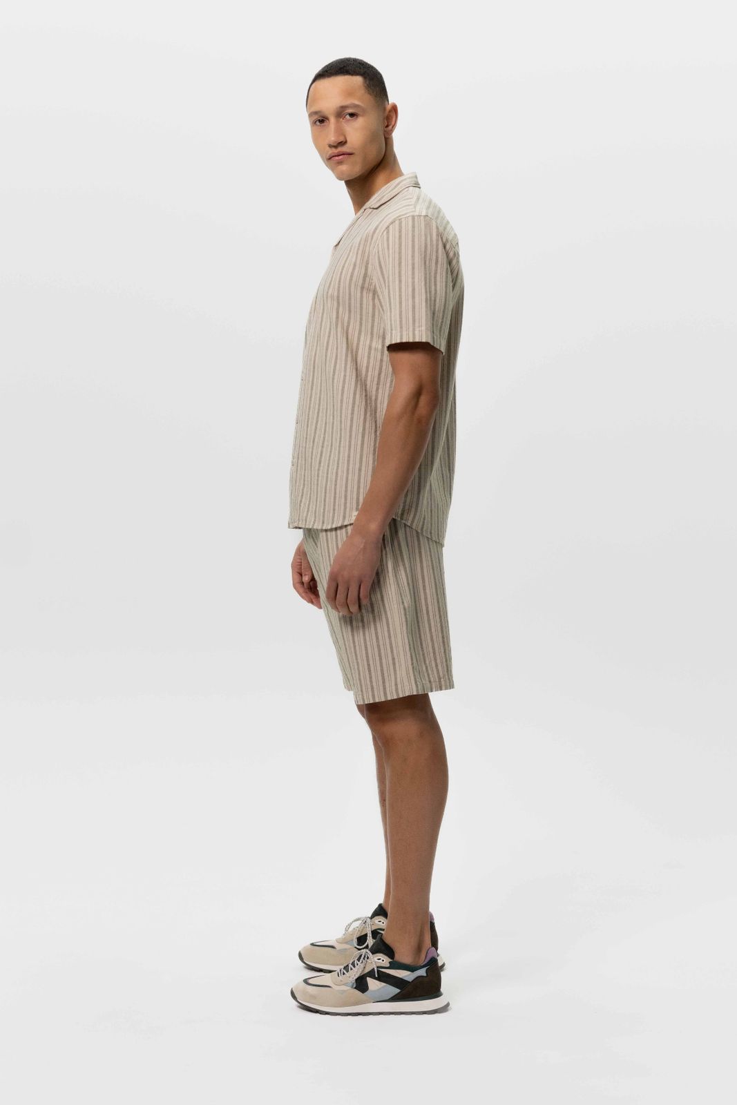 Beige gestreepte shorts