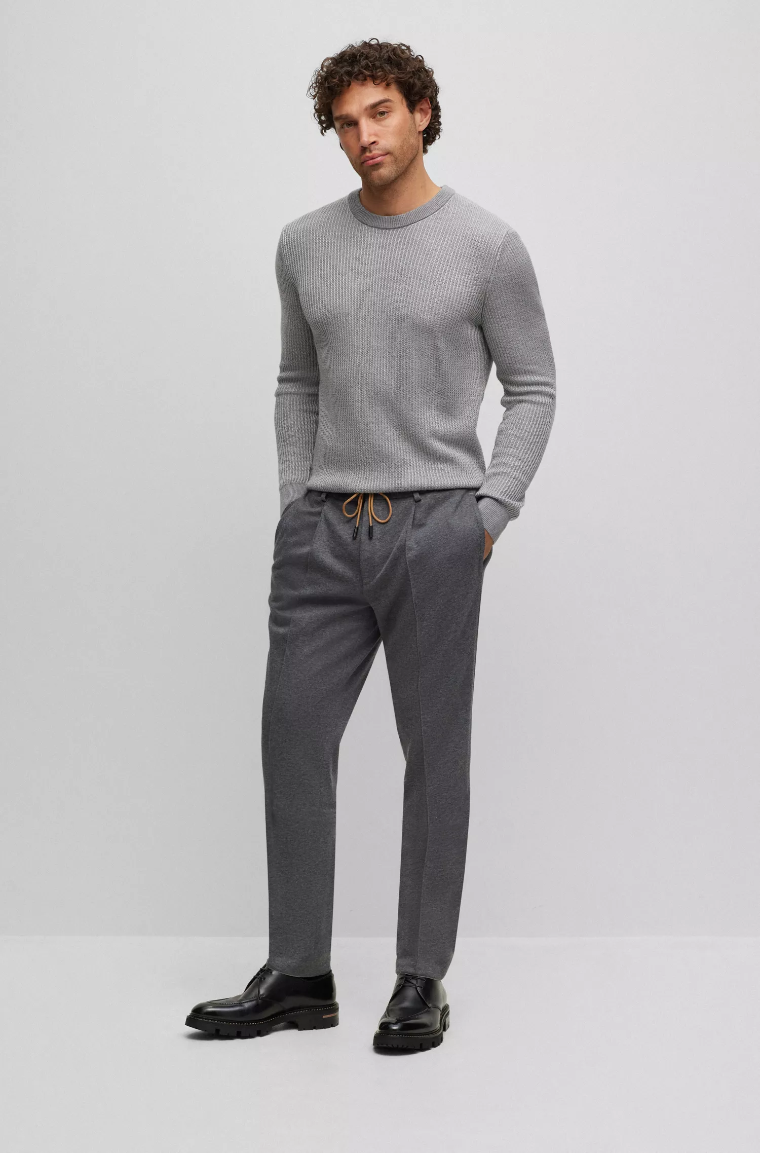 Calça BOSS Camel Slim-fit em mistura de algodão com microestampa