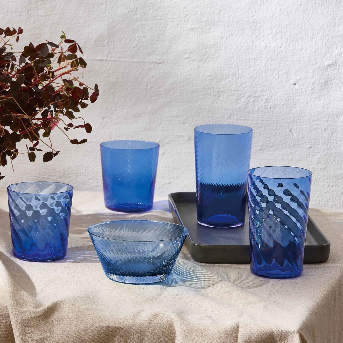 RAW Unique Swirl vannglass 30 cl, mørkeblå